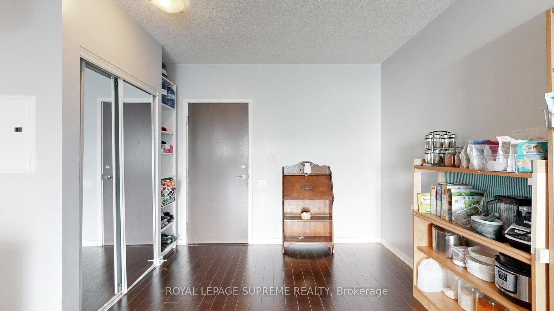 103 The Queensway Avenue Unit 2615 photo 2