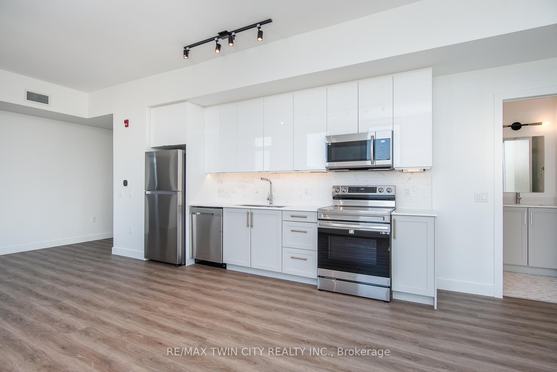75 Huron Street Unit 303 photo 11