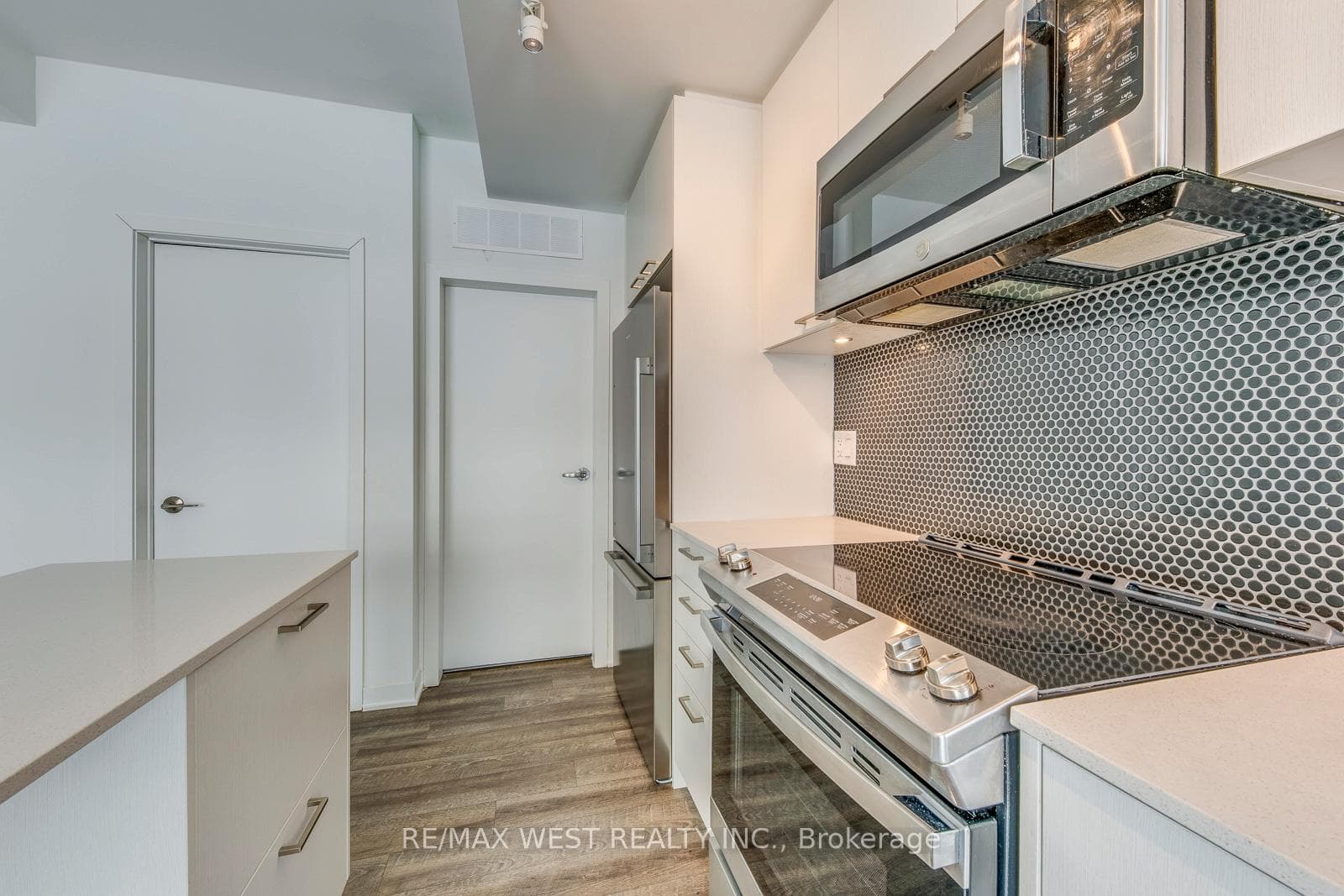 10 Ed Clark Gardens Boulevard Unit 13 photo 13