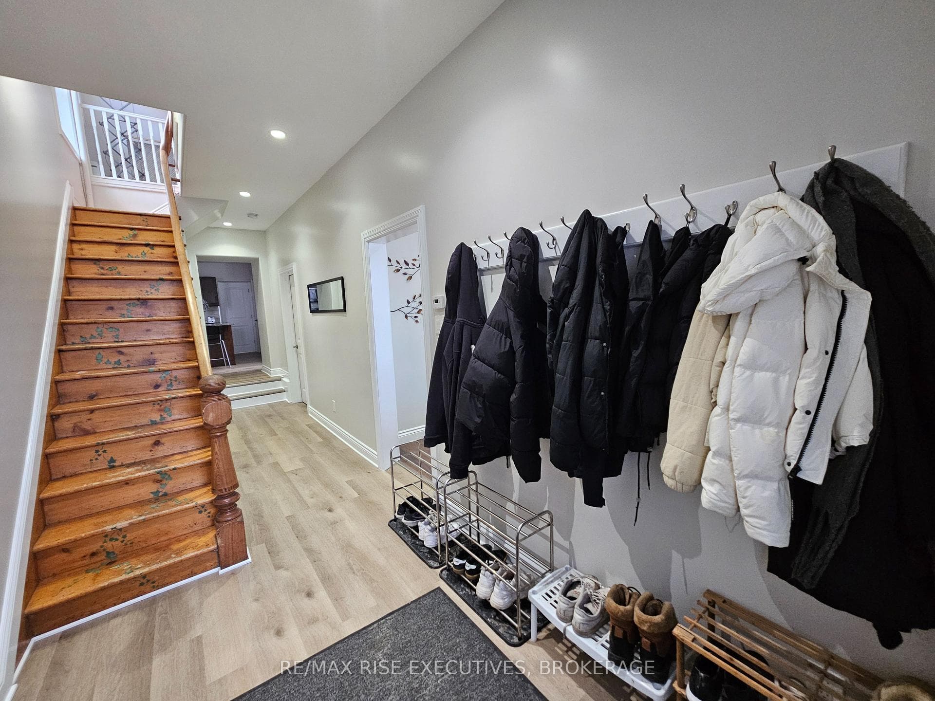 524 Frontenac Street photo 2