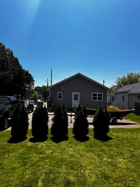 228 University Avenue photo 2