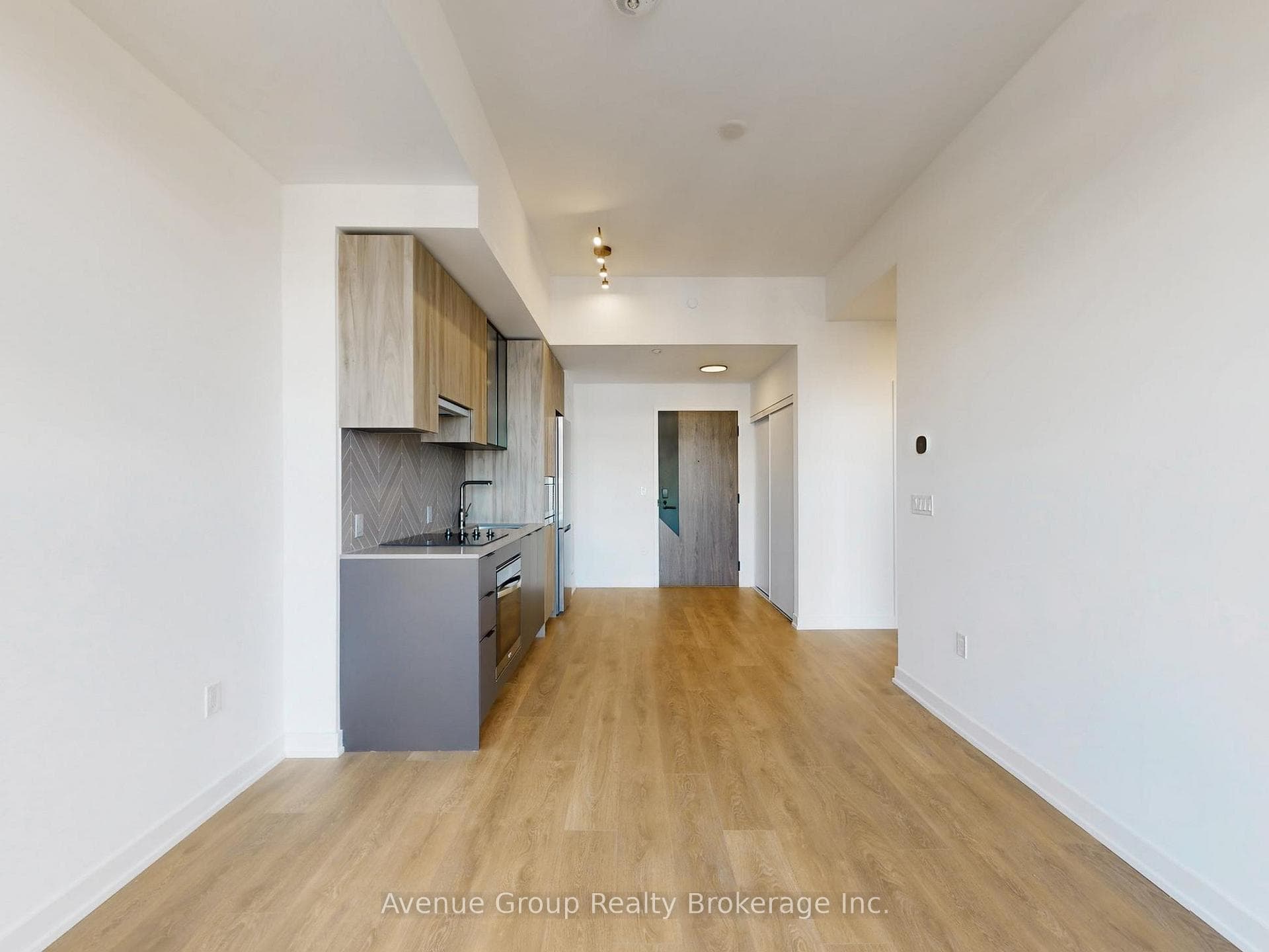 1037 The Queensway N/A Unit 620 photo 7