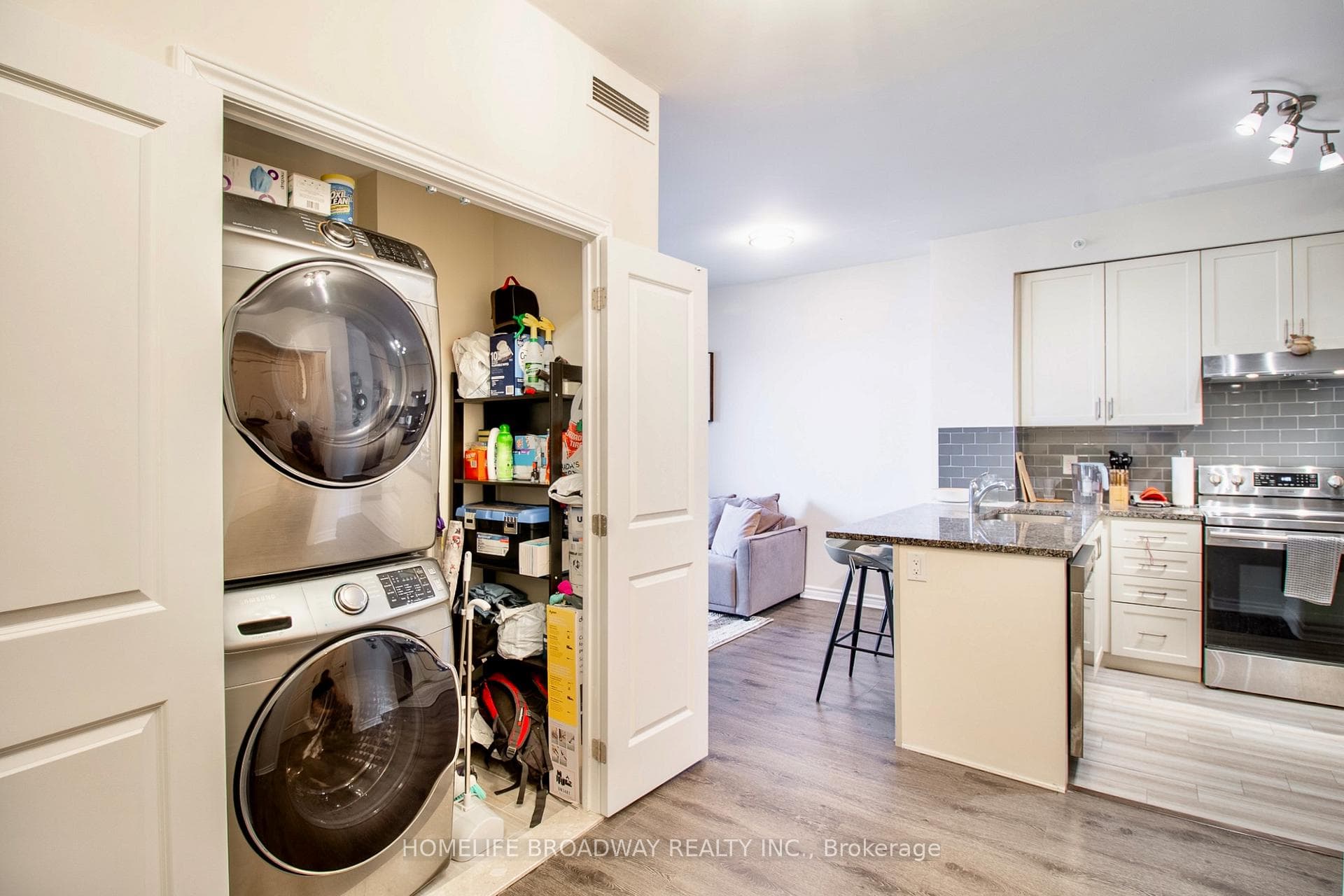 9255 Jane Street Unit 815 photo 18