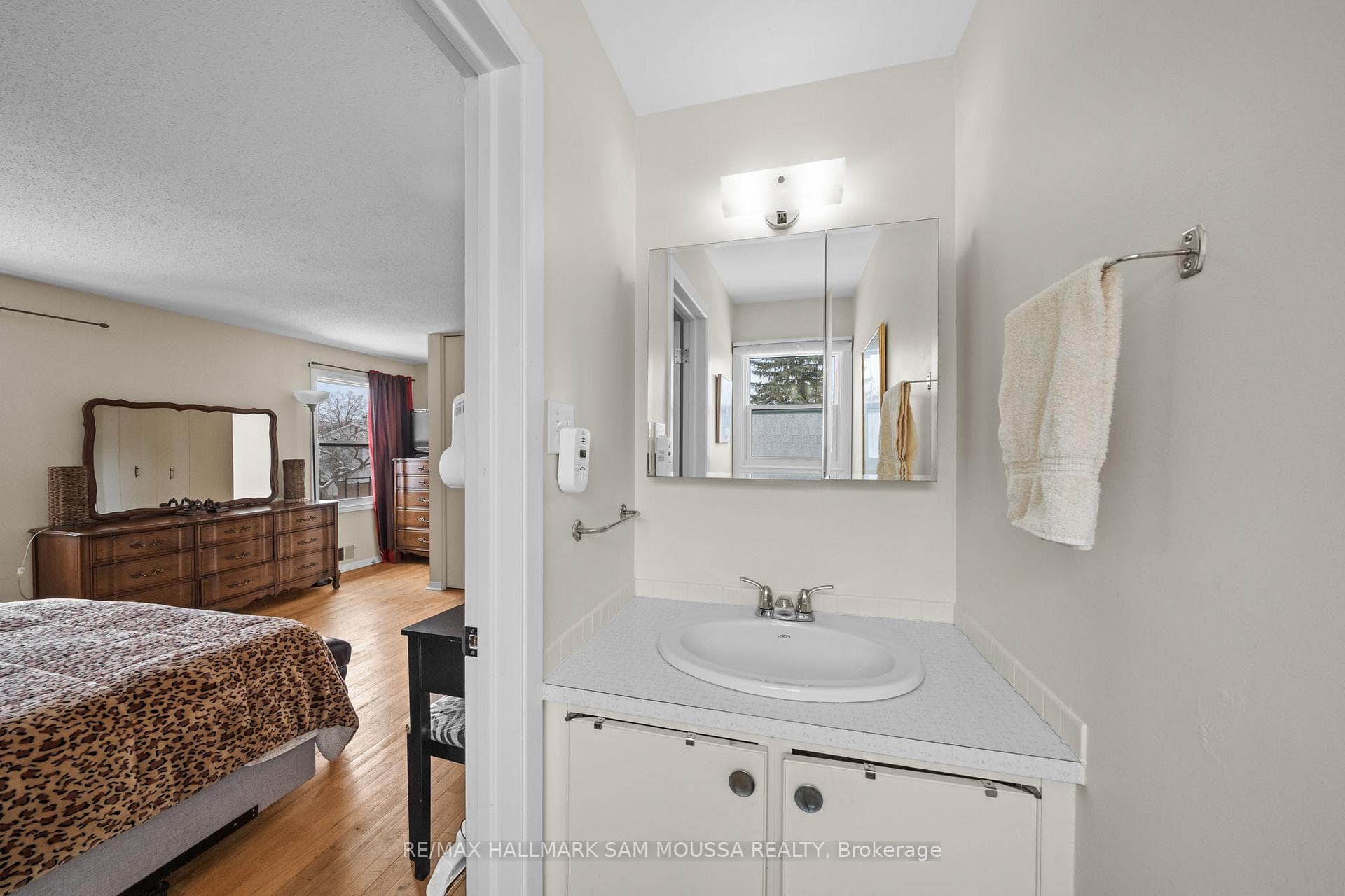 46 Seymour Avenue photo 25