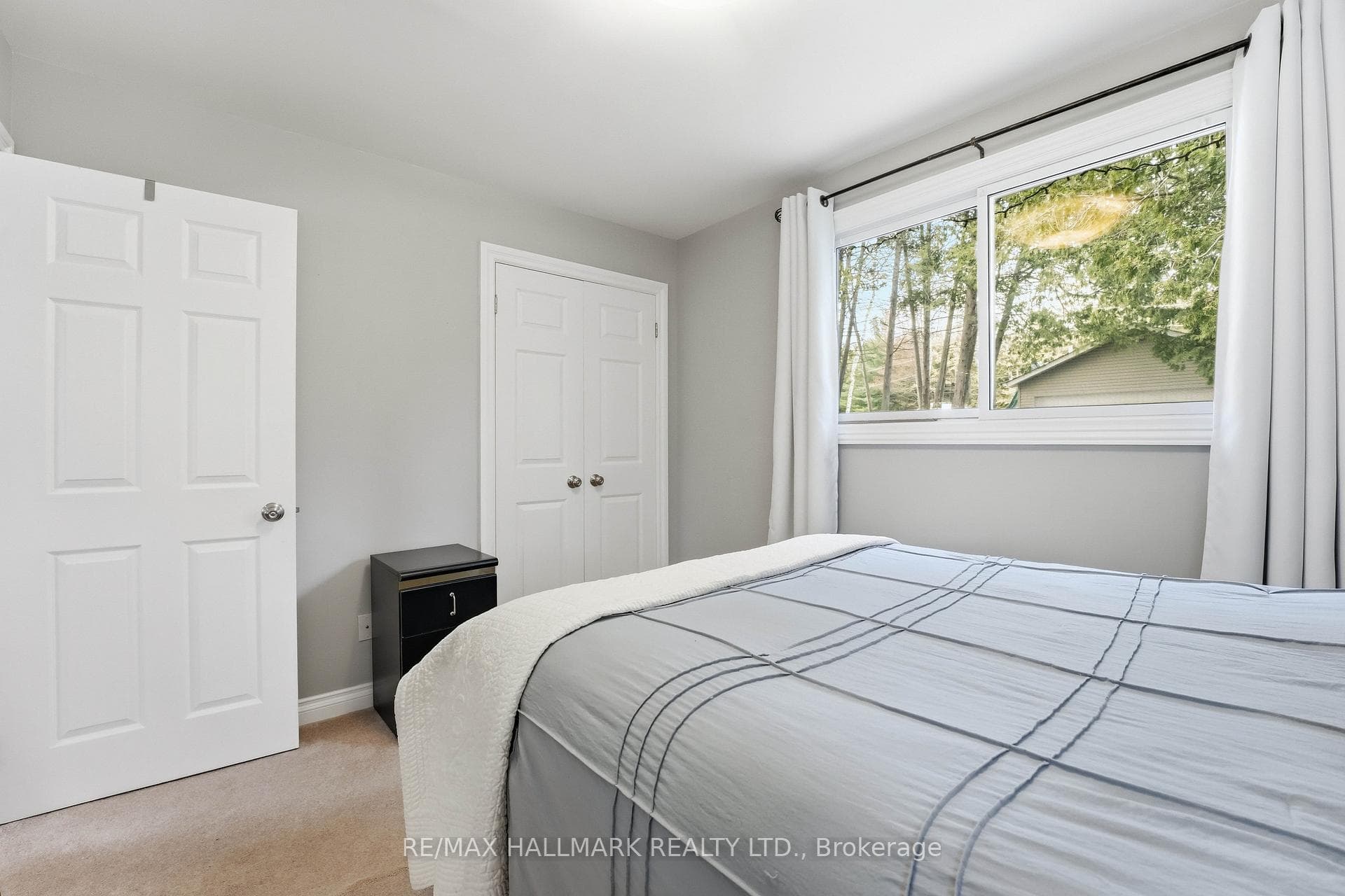 104 Riverbank Drive photo 23