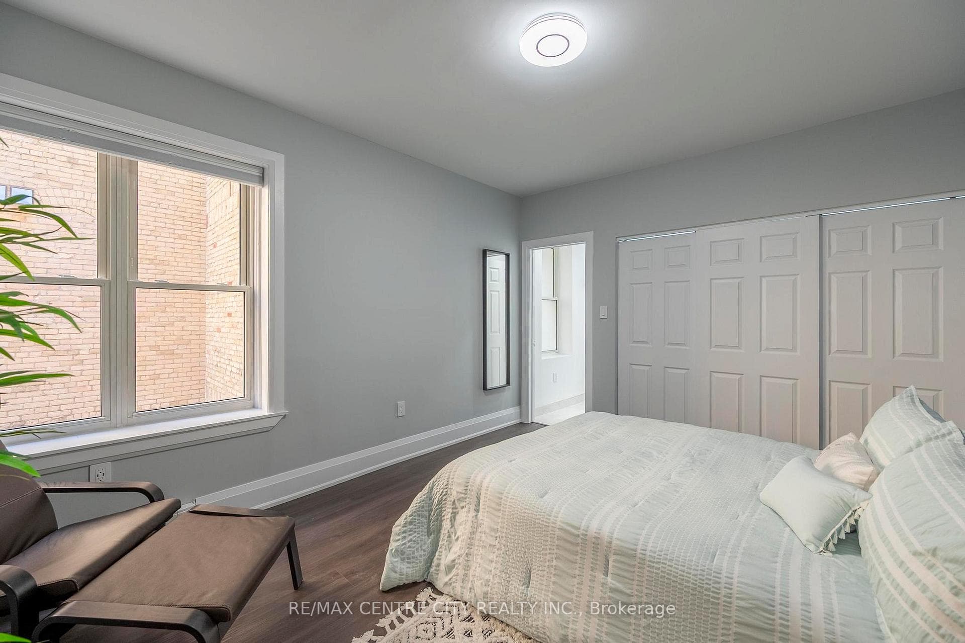 460 Wellington Street Unit 204 photo 15