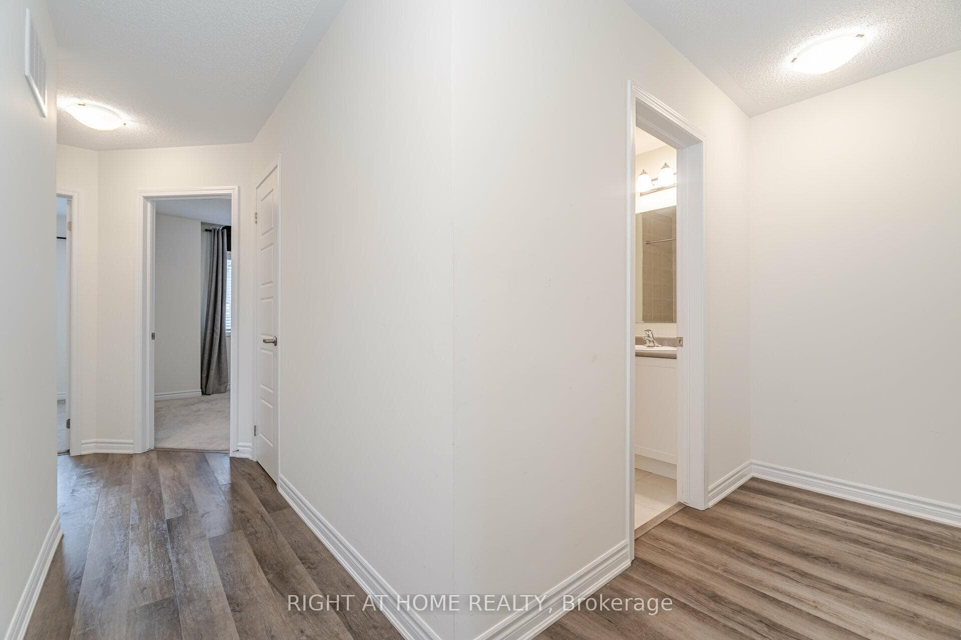 908 Sumac Gardens photo 23