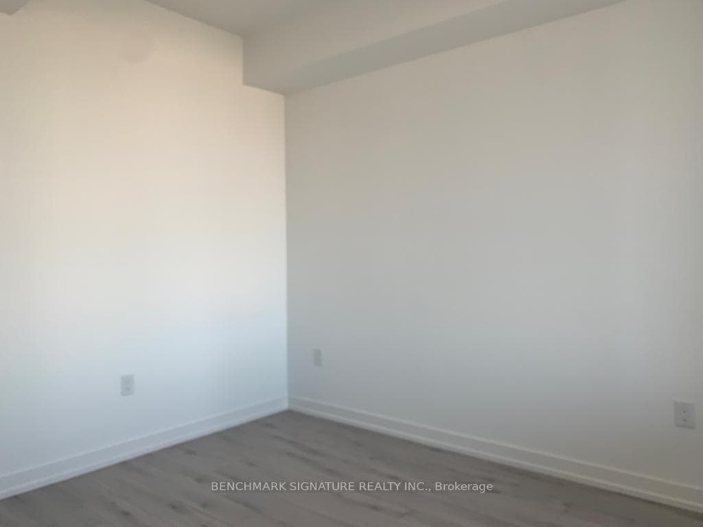 77 Shuter Street Unit 2707 photo 4