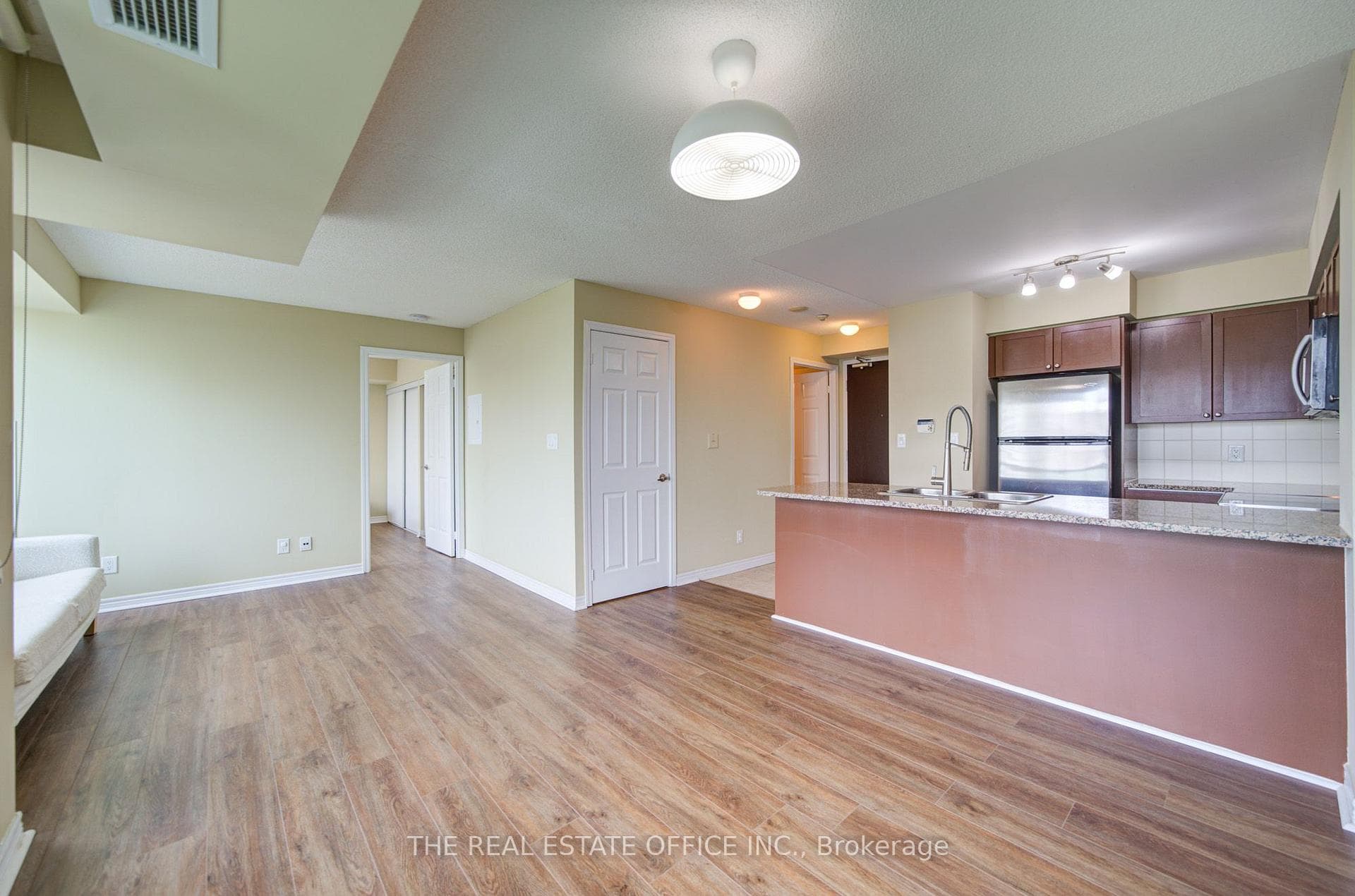 208 Enfield Place Unit 1502 photo 10