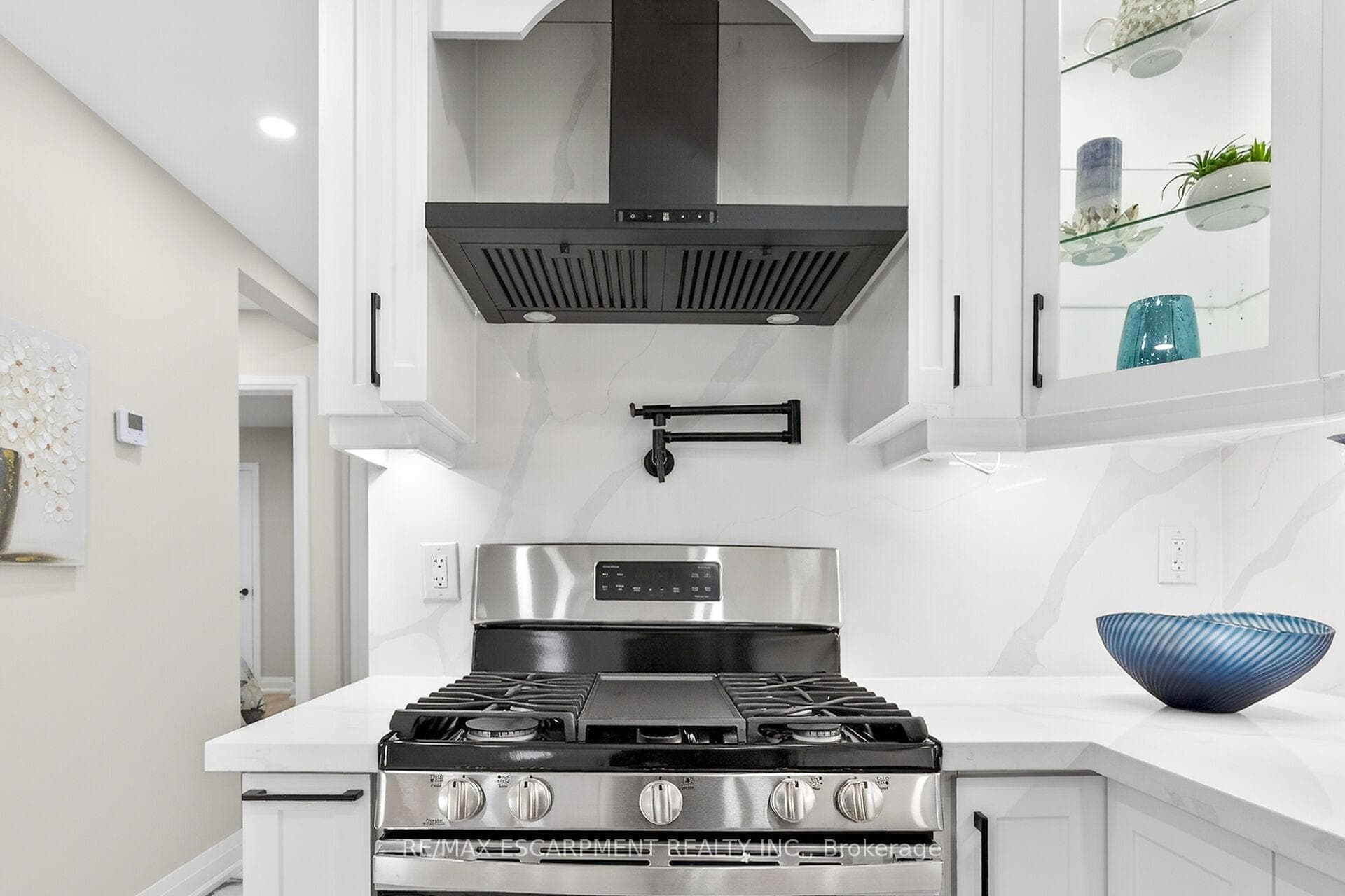 150 BRUCEDALE Avenue photo 9