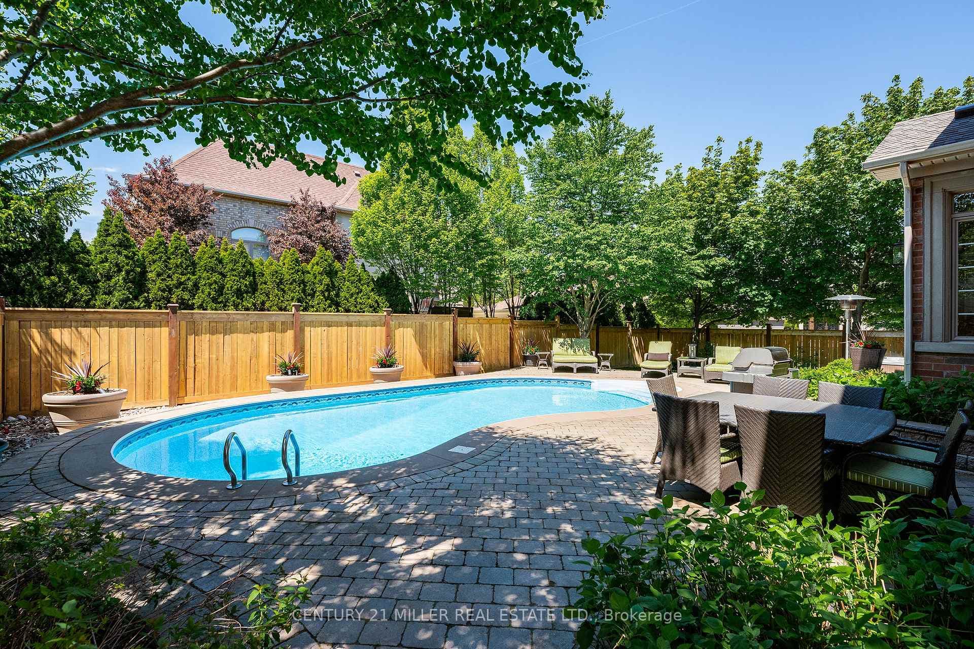 3122 Saddleworth Crescent photo 42