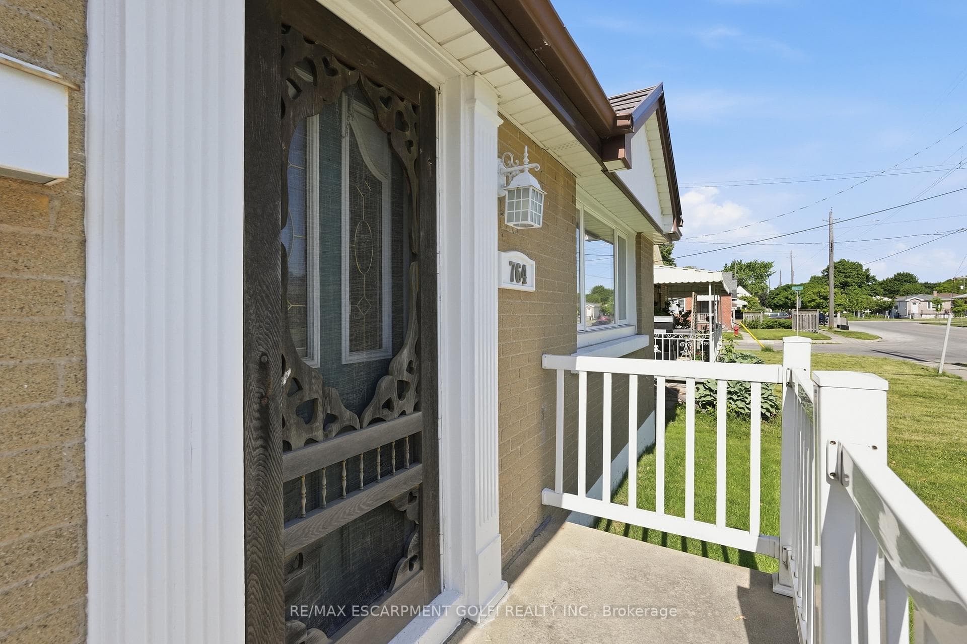 764 Brucedale Avenue photo 4