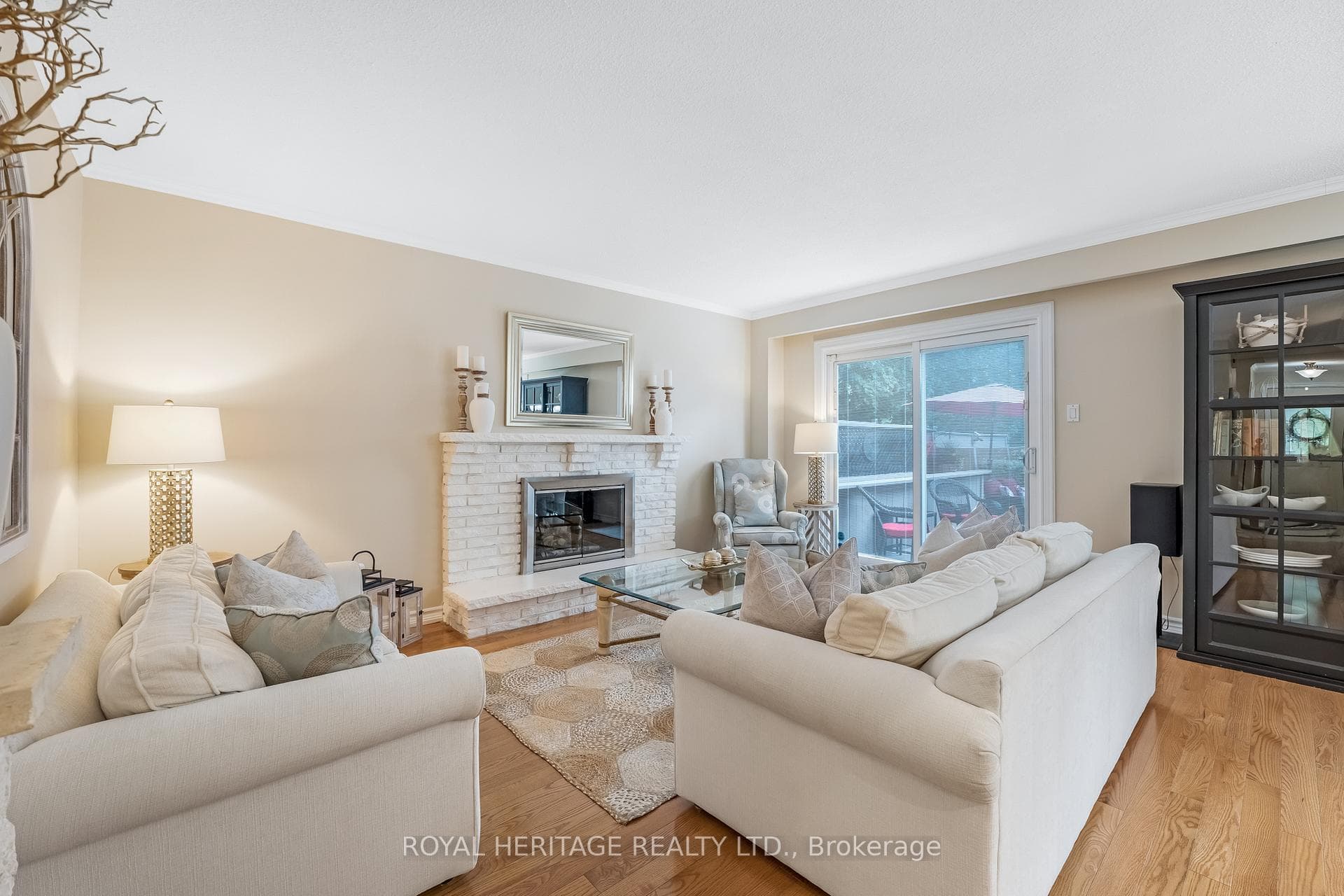 1742 Shadybrook Drive photo 6
