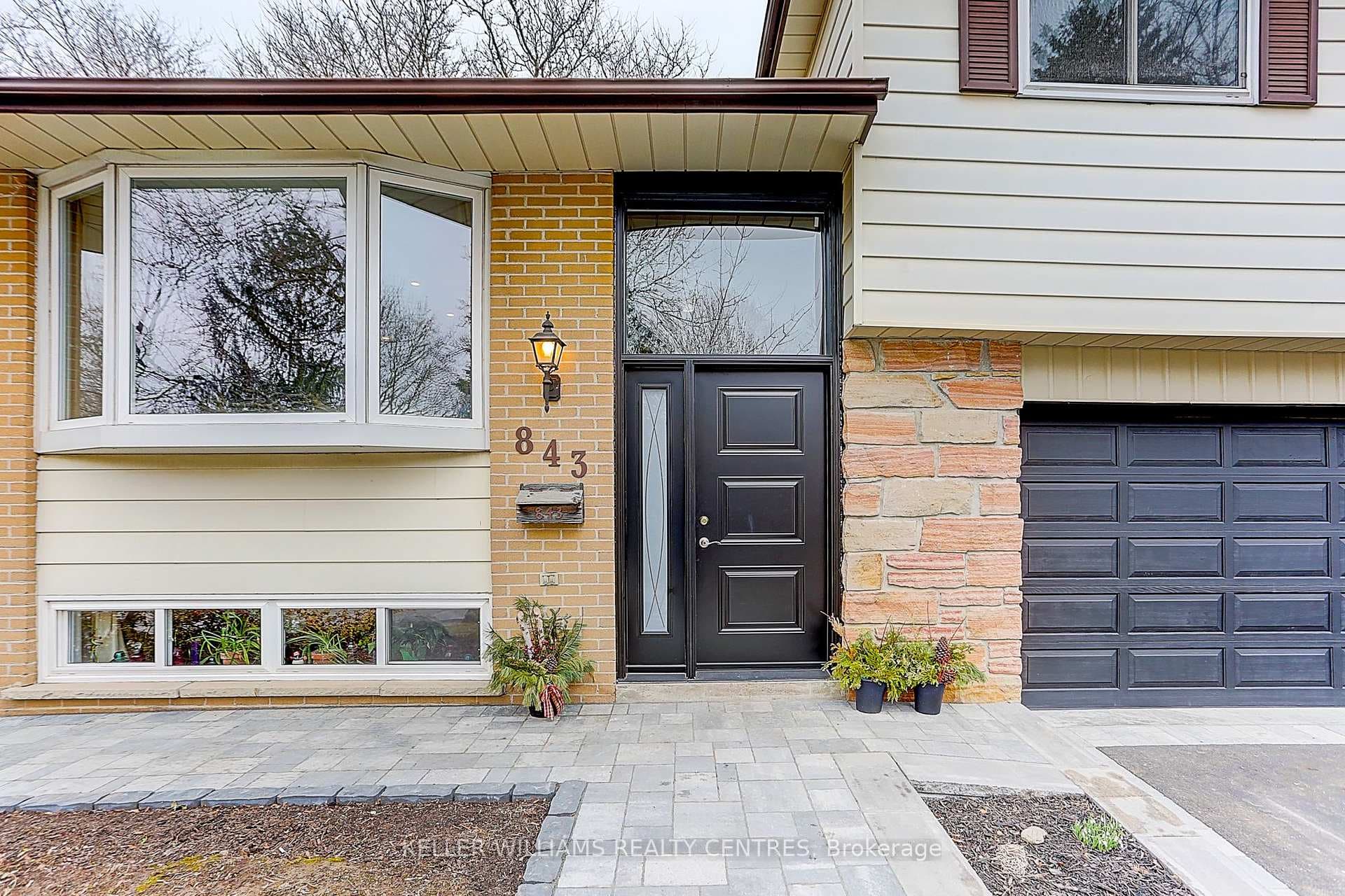 843 Grace Street photo 2