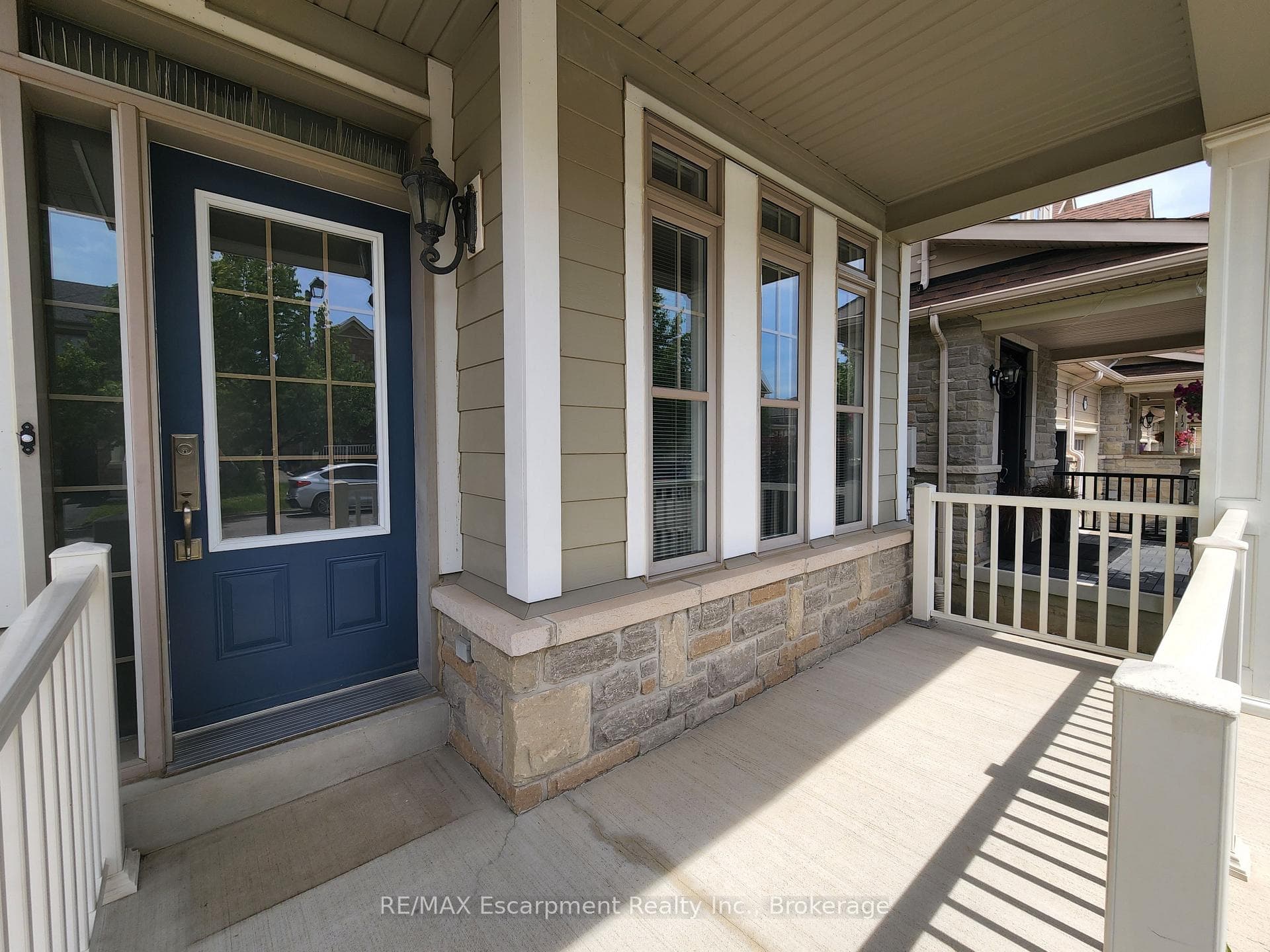 113 DONOVAN Heights photo 2