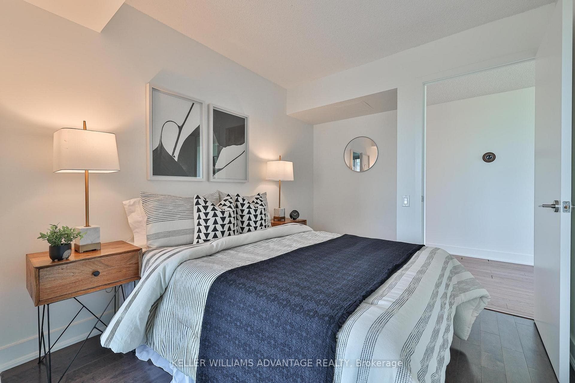 1048 Broadview Avenue Unit 1208 photo 17