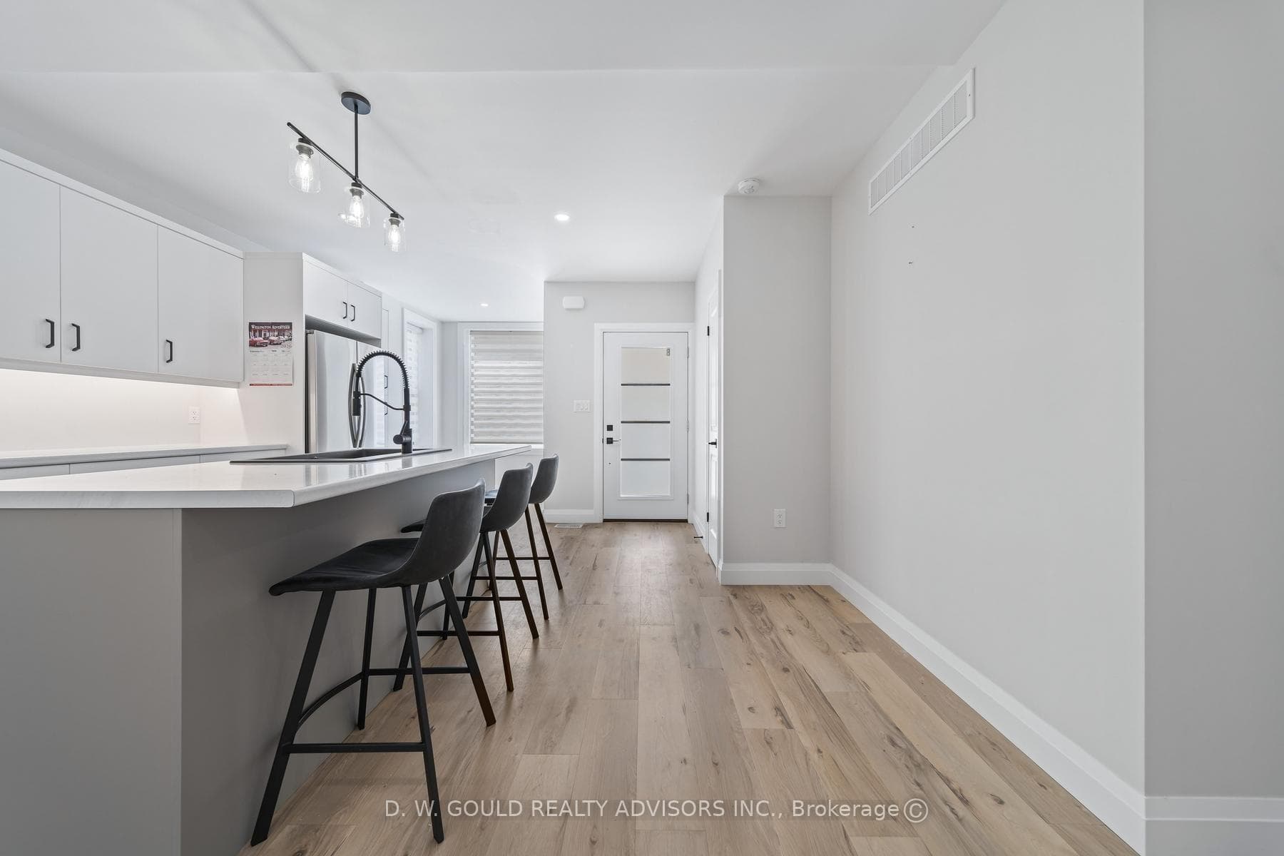 330 William Street photo 34