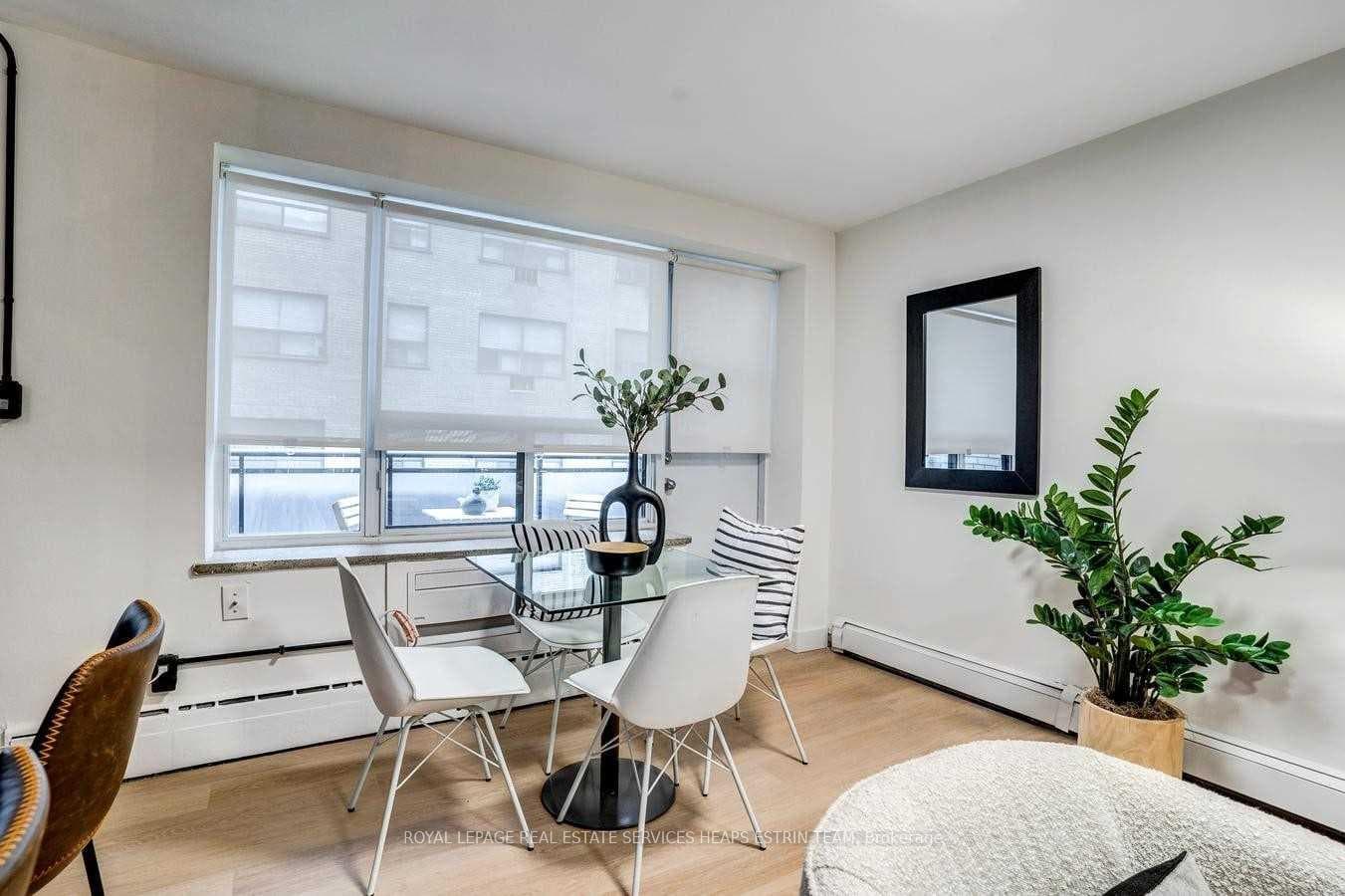 420 Eglinton Avenue Unit 206 photo 6