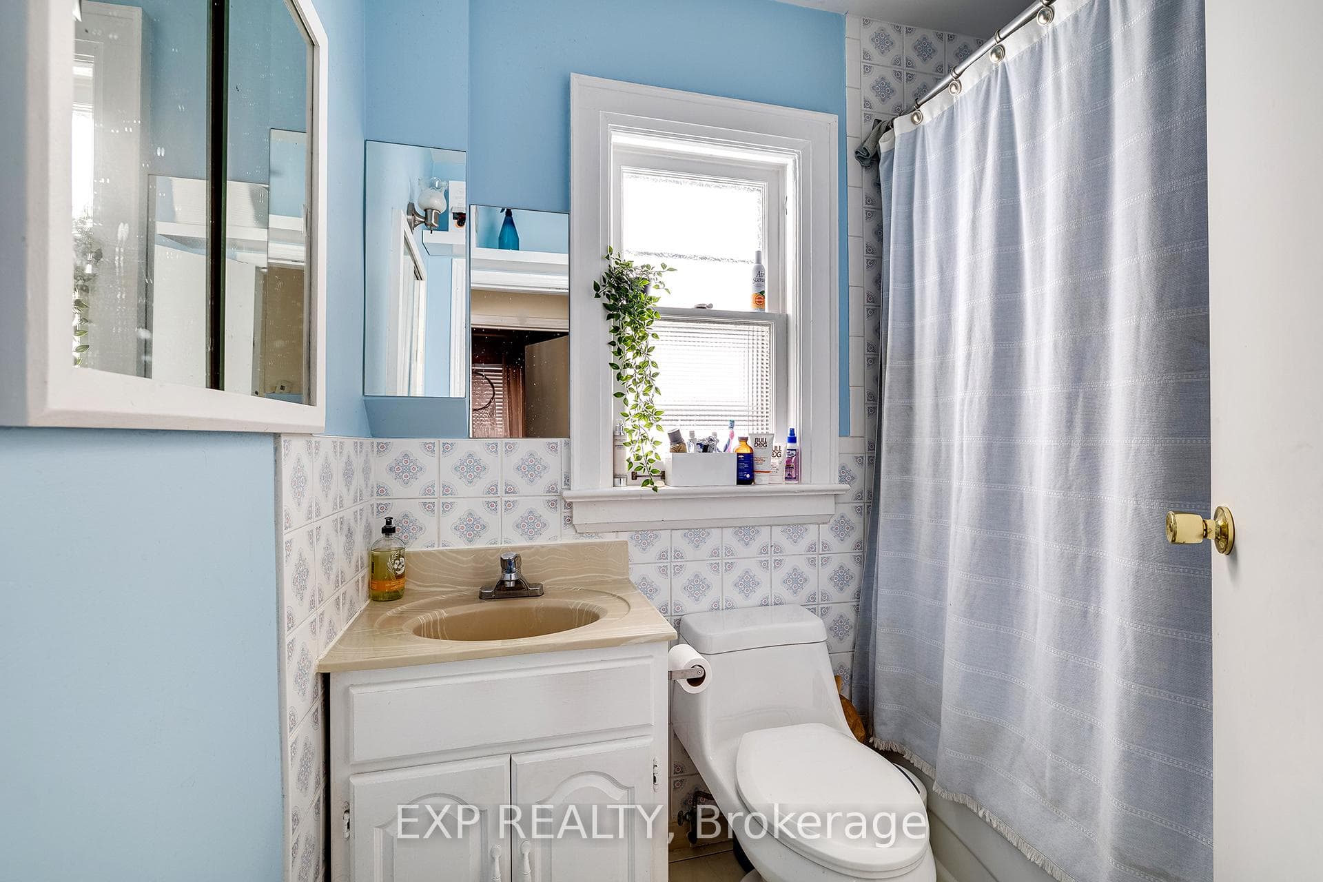 284 Melrose Street photo 17