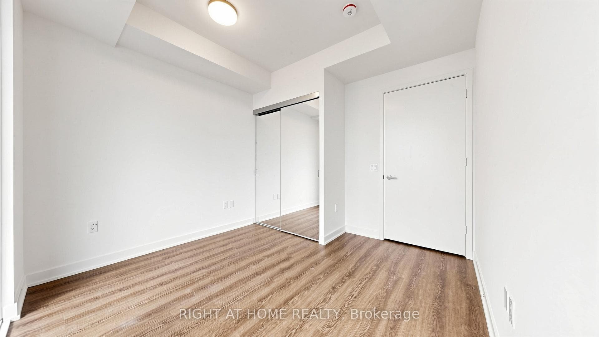 448 Burnhamthorpe Road Unit 6210 photo 17