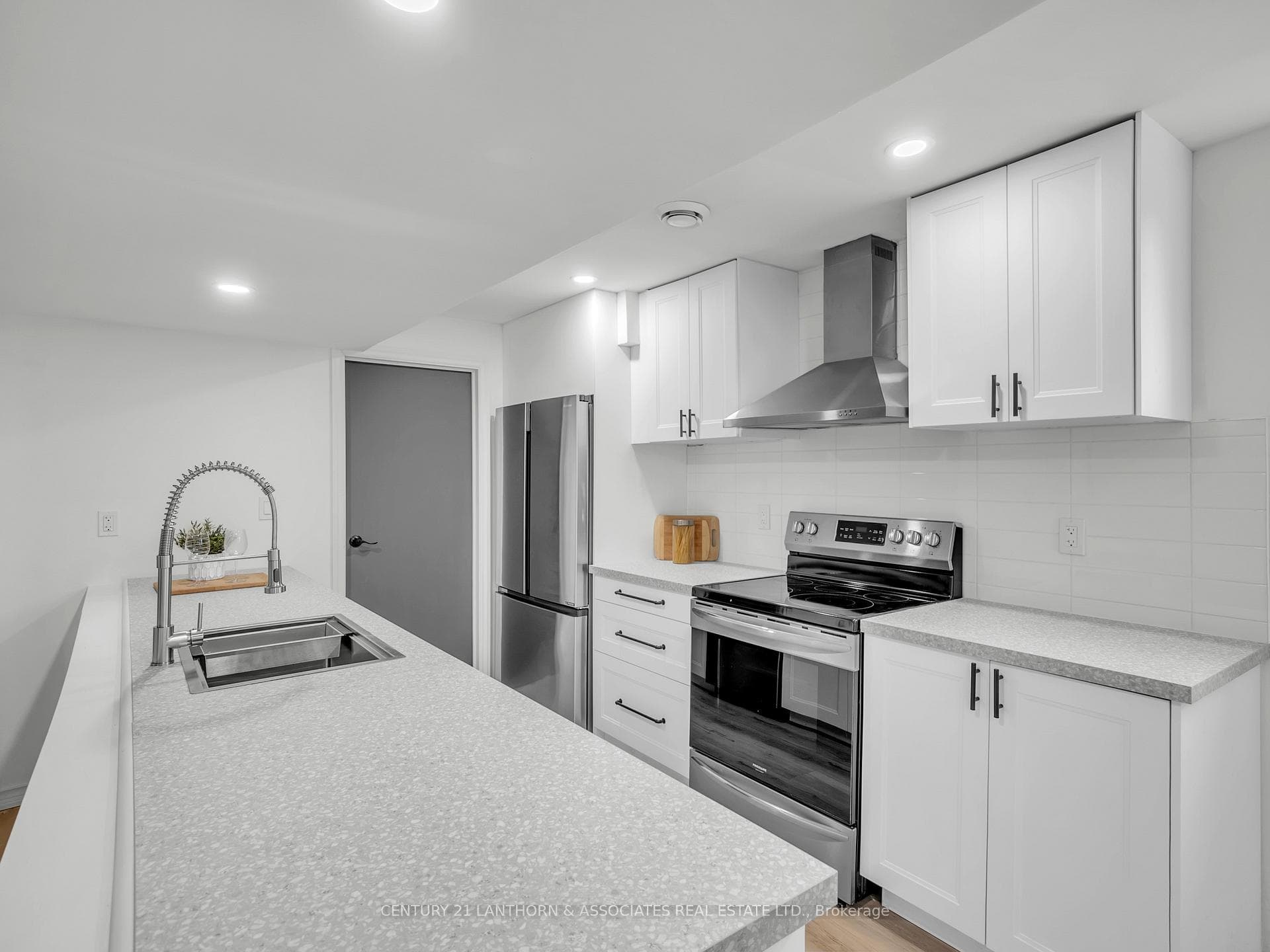 38 Hickory Grove photo 22