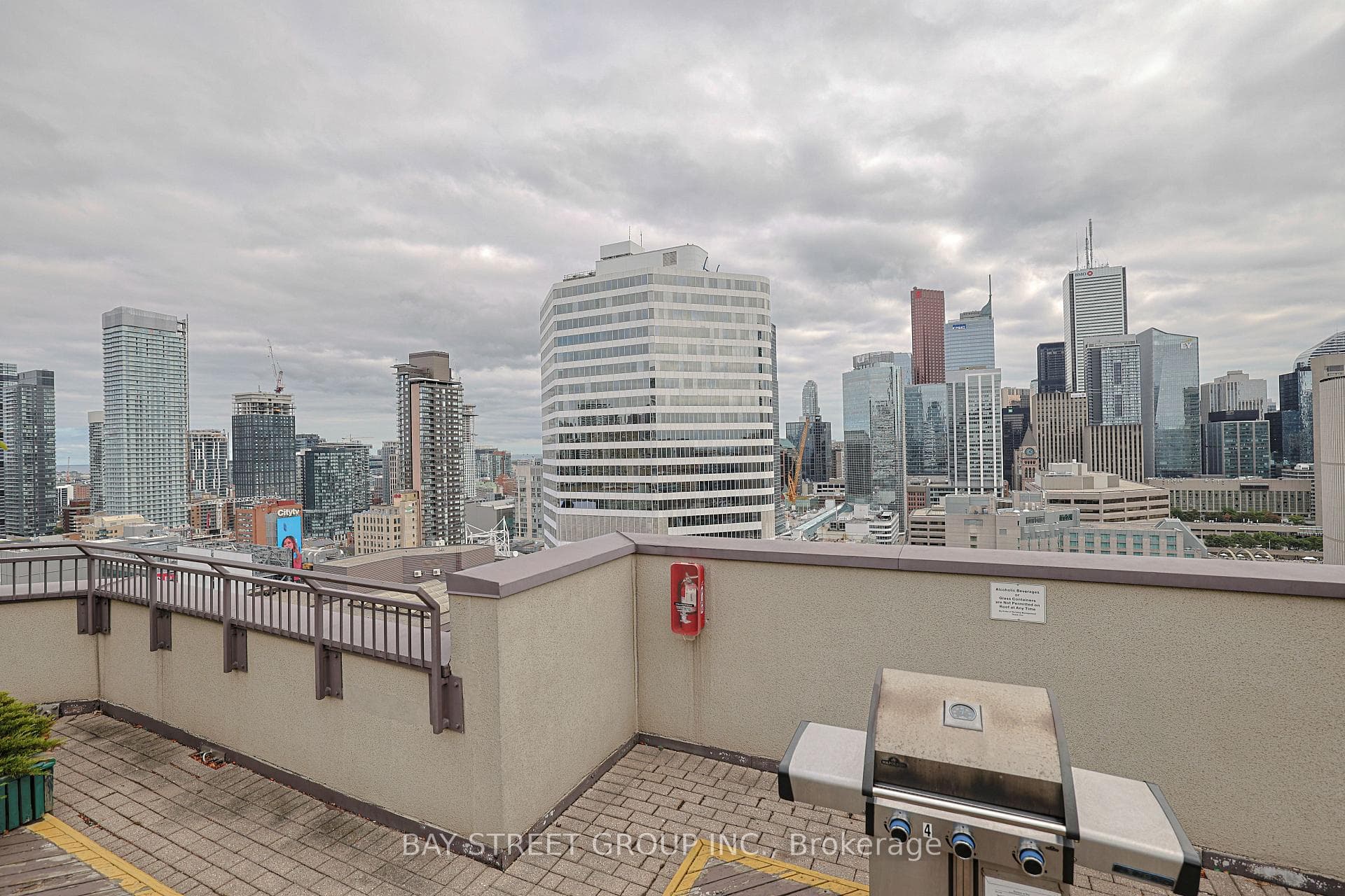 633 Bay Street Unit 2710 photo 23