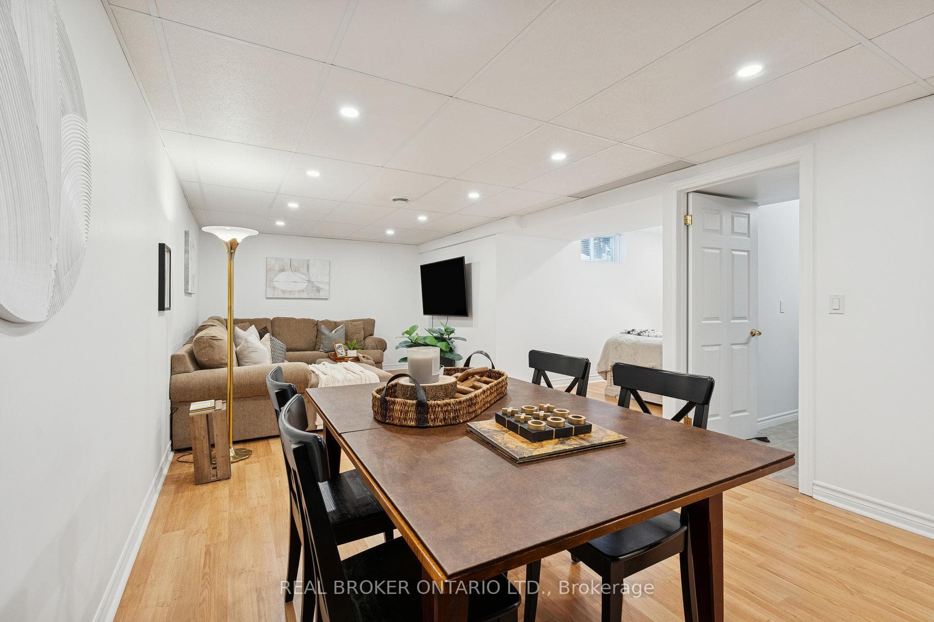 75 Doctor Moore Court photo 35
