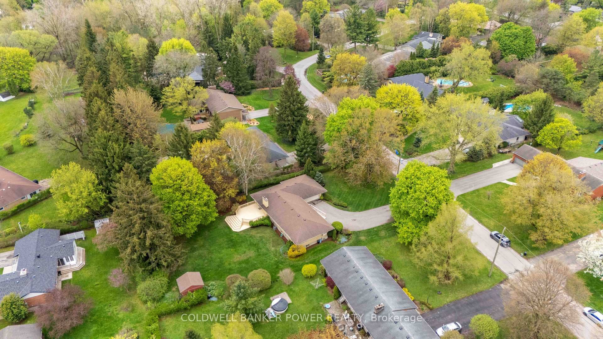 1514 Stoneybrook Crescent photo 49