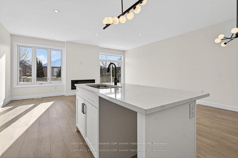 847 Catalpa Square photo 16