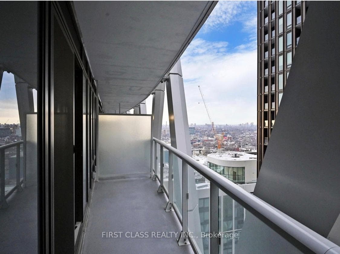 230 Simcoe Street Unit 2512 photo 17