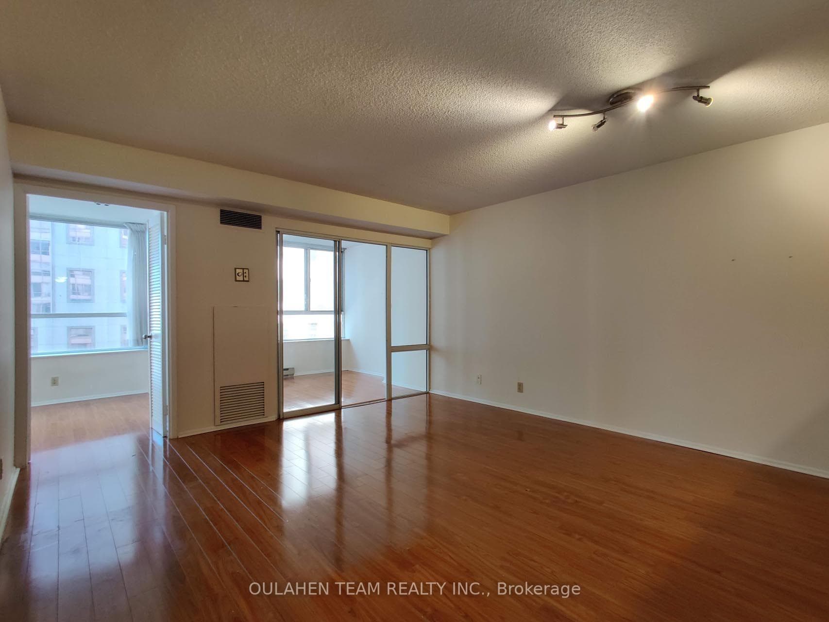 711 Bay Street Unit 717 photo 2
