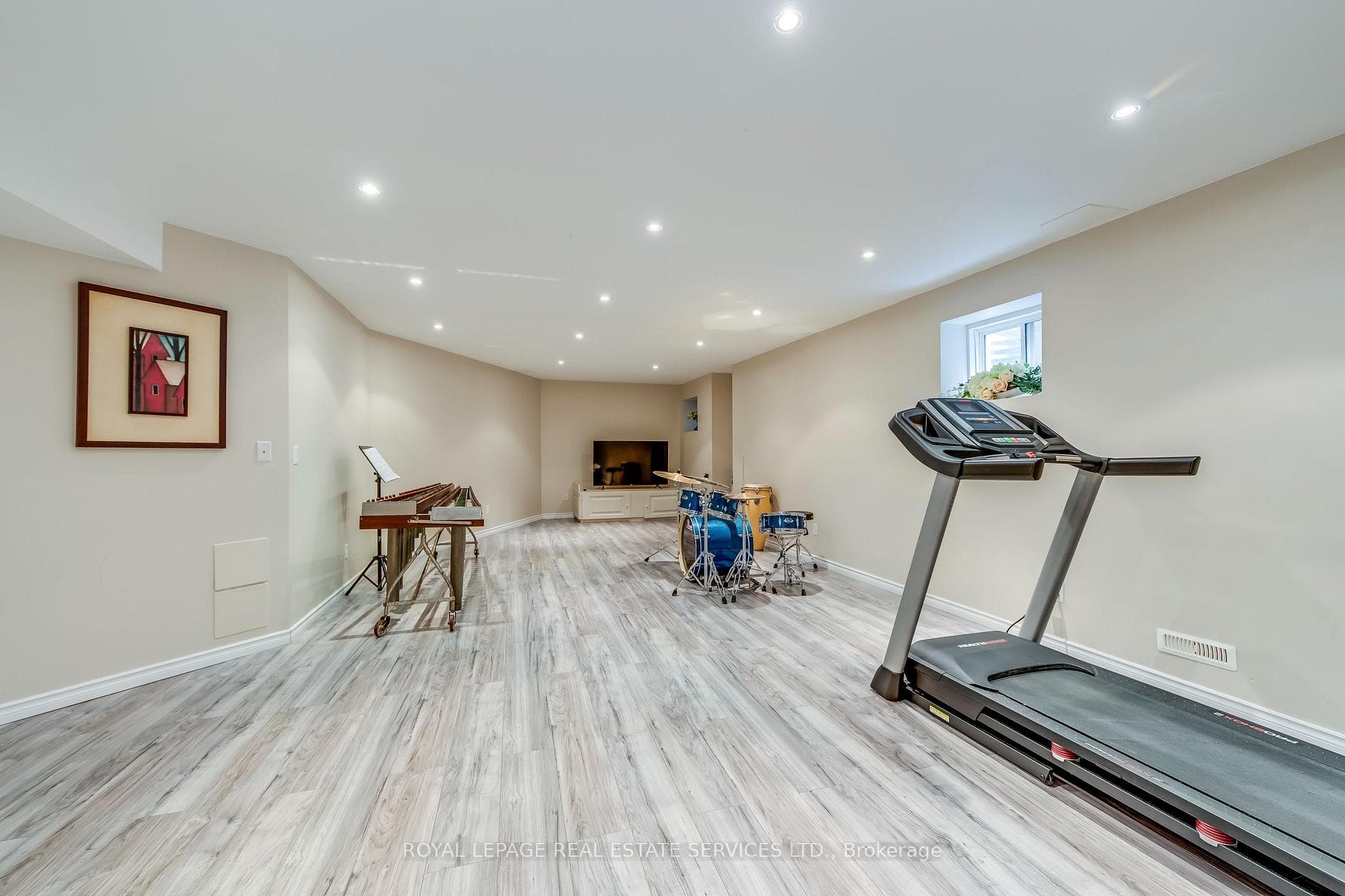 223 Lexington Road photo 29