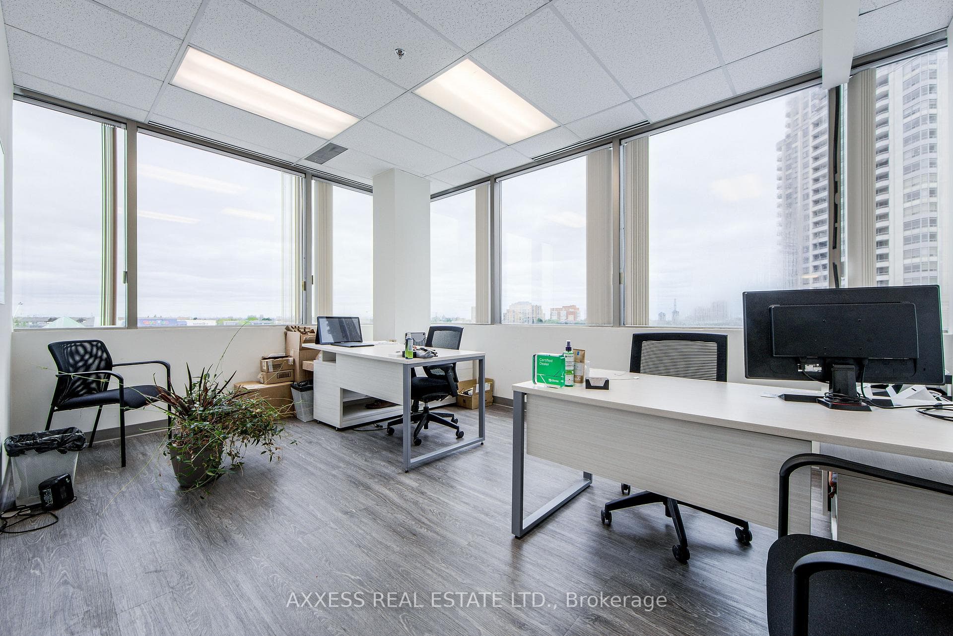 30 Eglinton Avenue Unit 400 photo 11