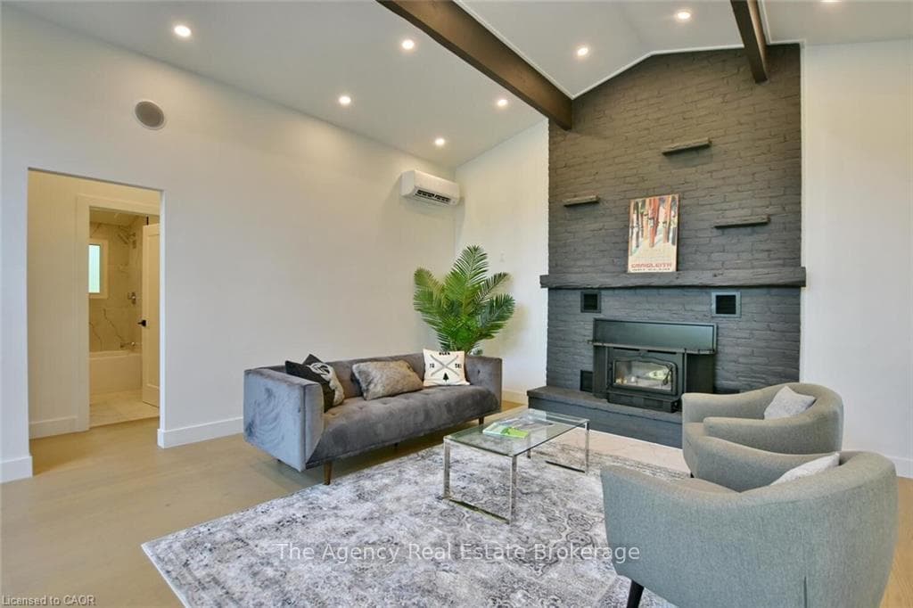 135 LONGPOINT Road photo 14