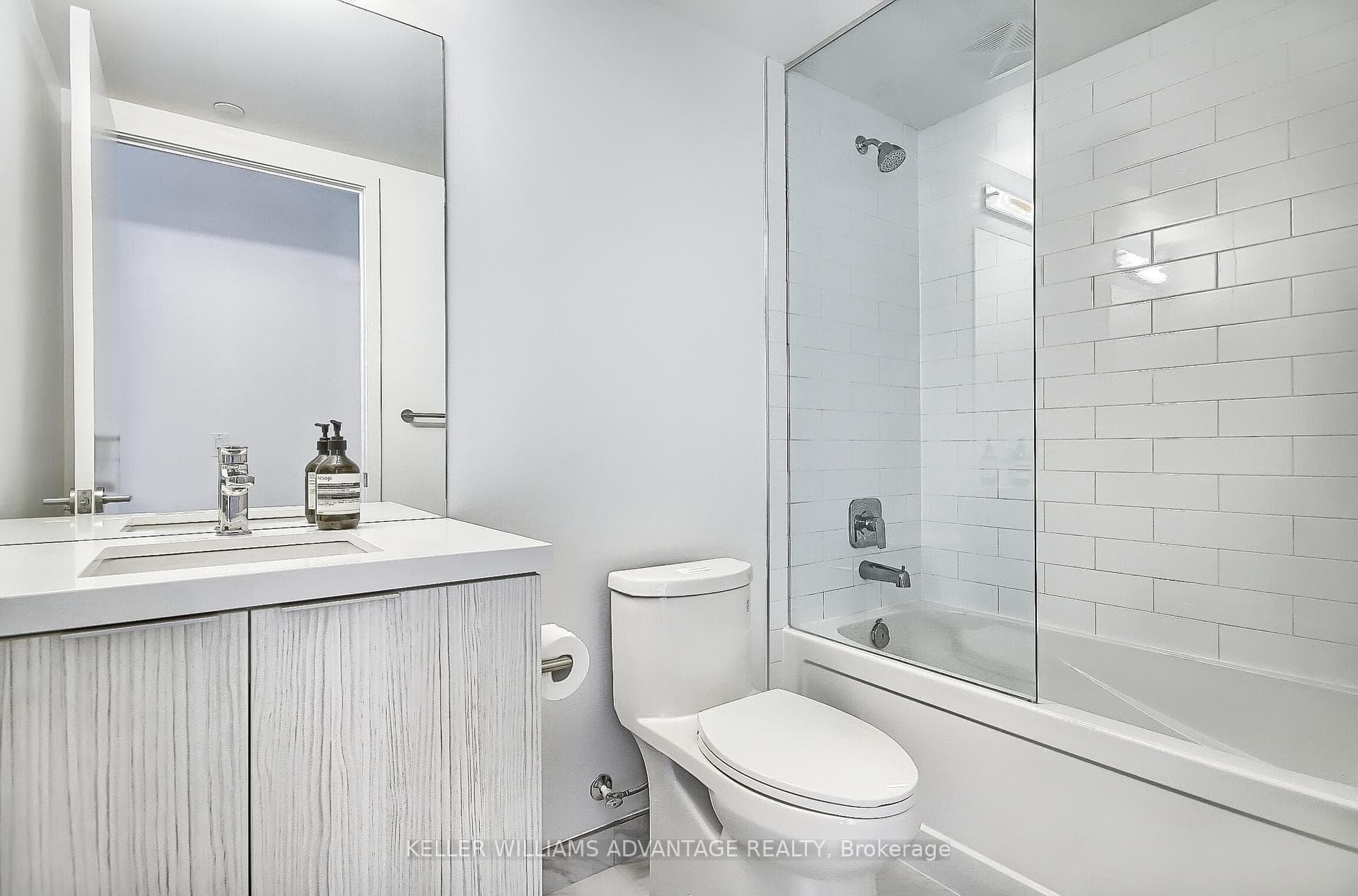 158 Front Street Unit 1808 photo 29