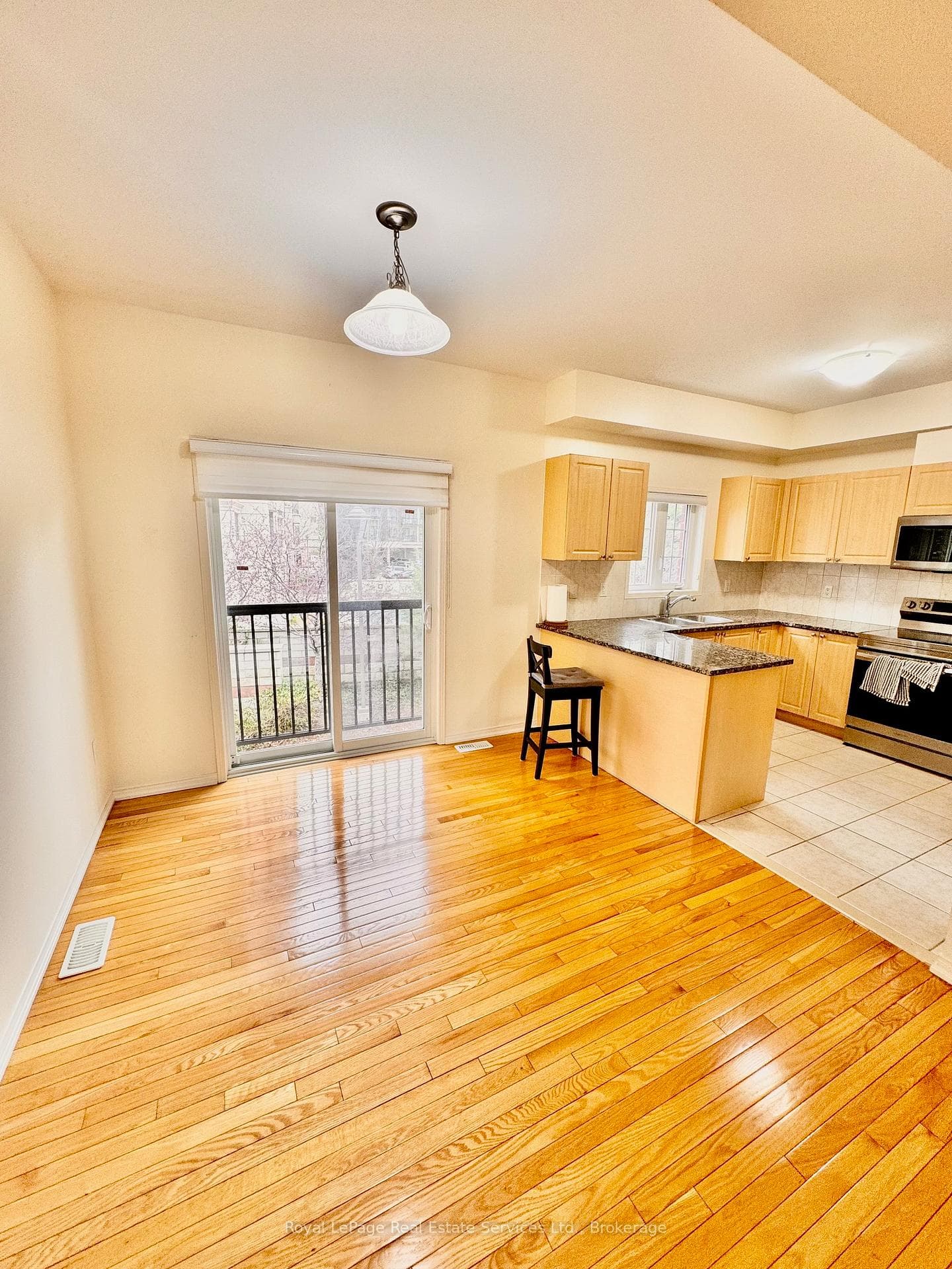 97 Georgian Drive Unit 27 photo 4