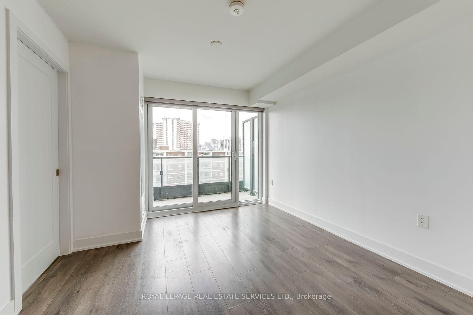 585 Bloor Street Unit 1320 photo 15