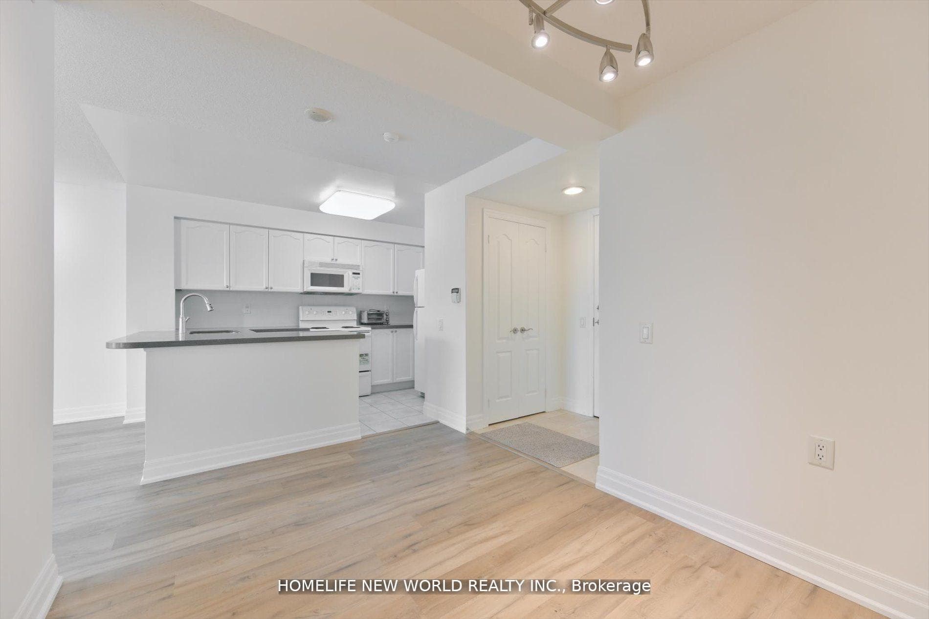 21 Hillcrest Avenue Unit 607 photo 3