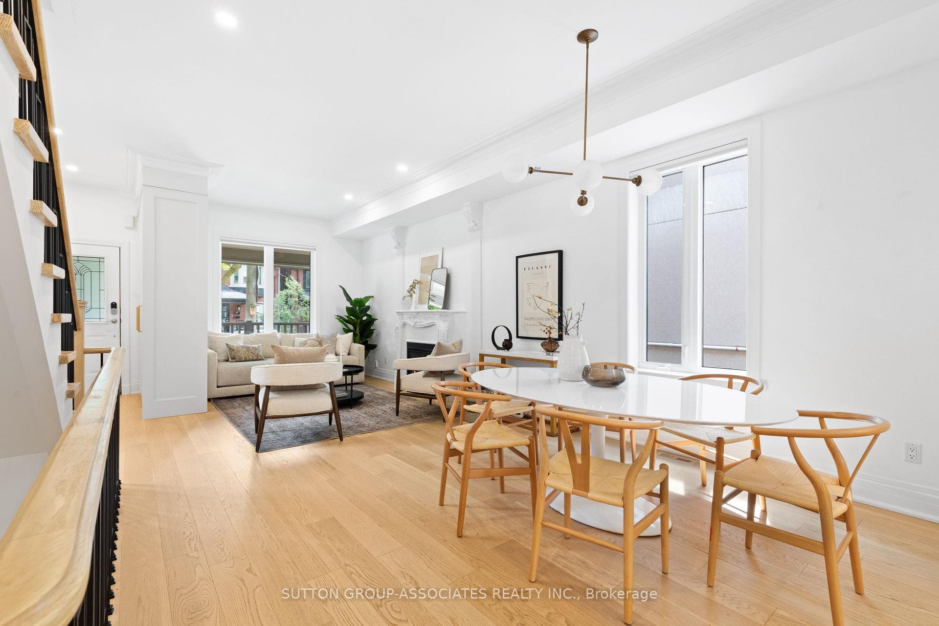216 Albany Avenue photo 8