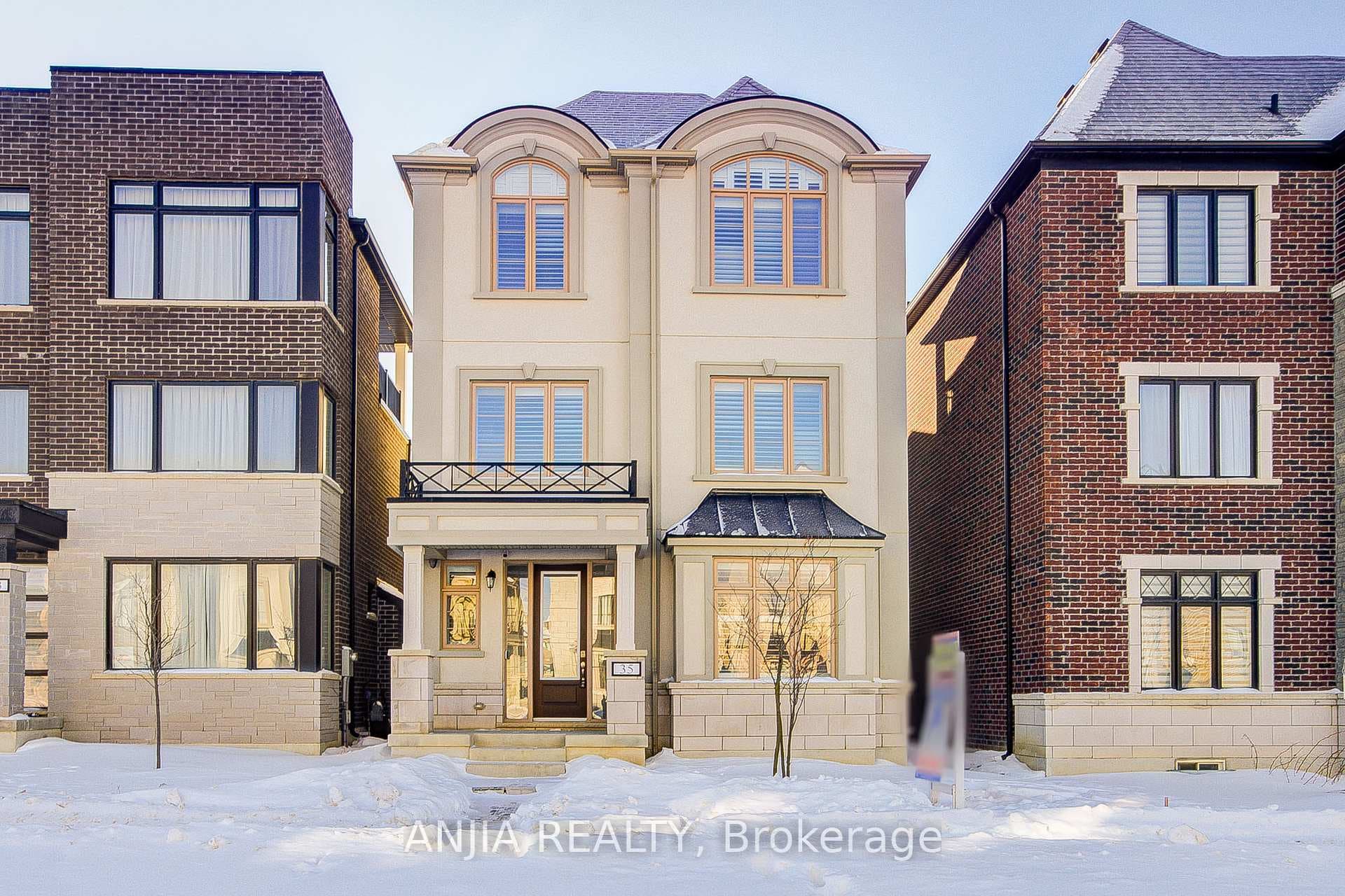 35 York Downs Boulevard photo 1