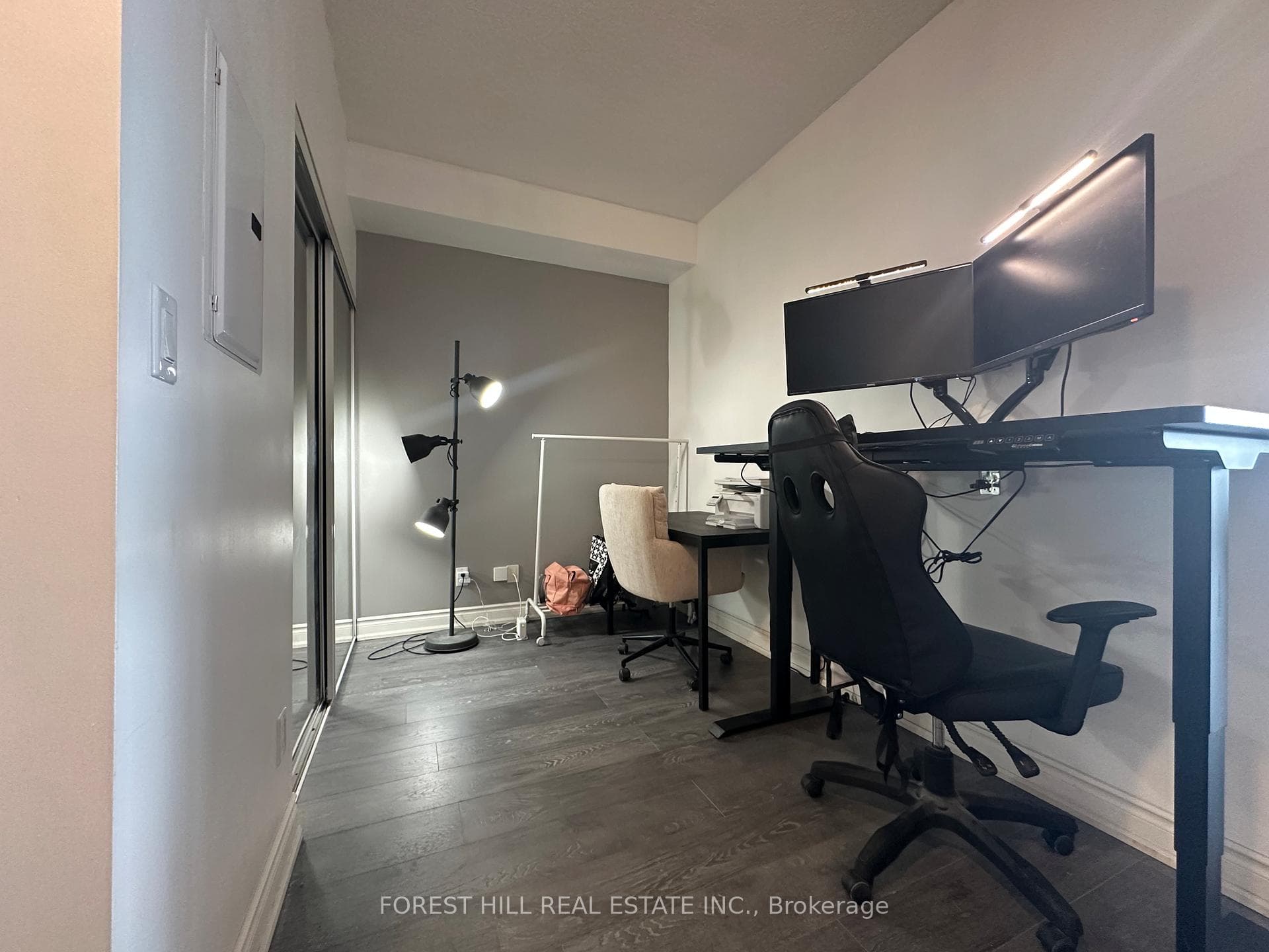 15 Bruyeres Mews Unit 1307 photo 6