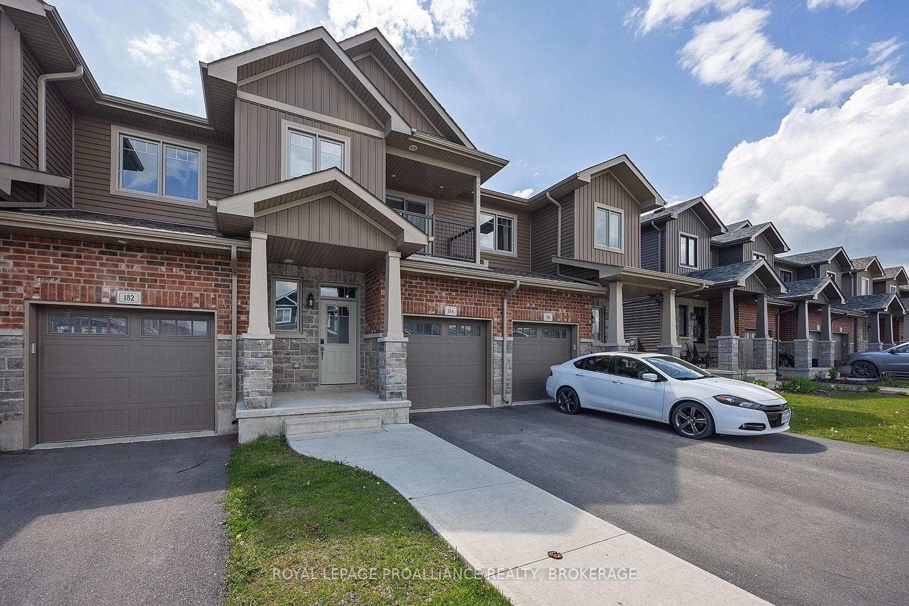 184 Dr Richard James Crescent photo 3