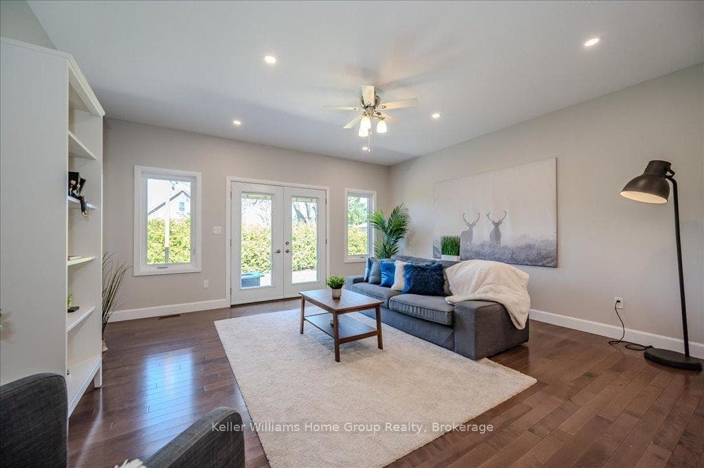 479 St George Street photo 15