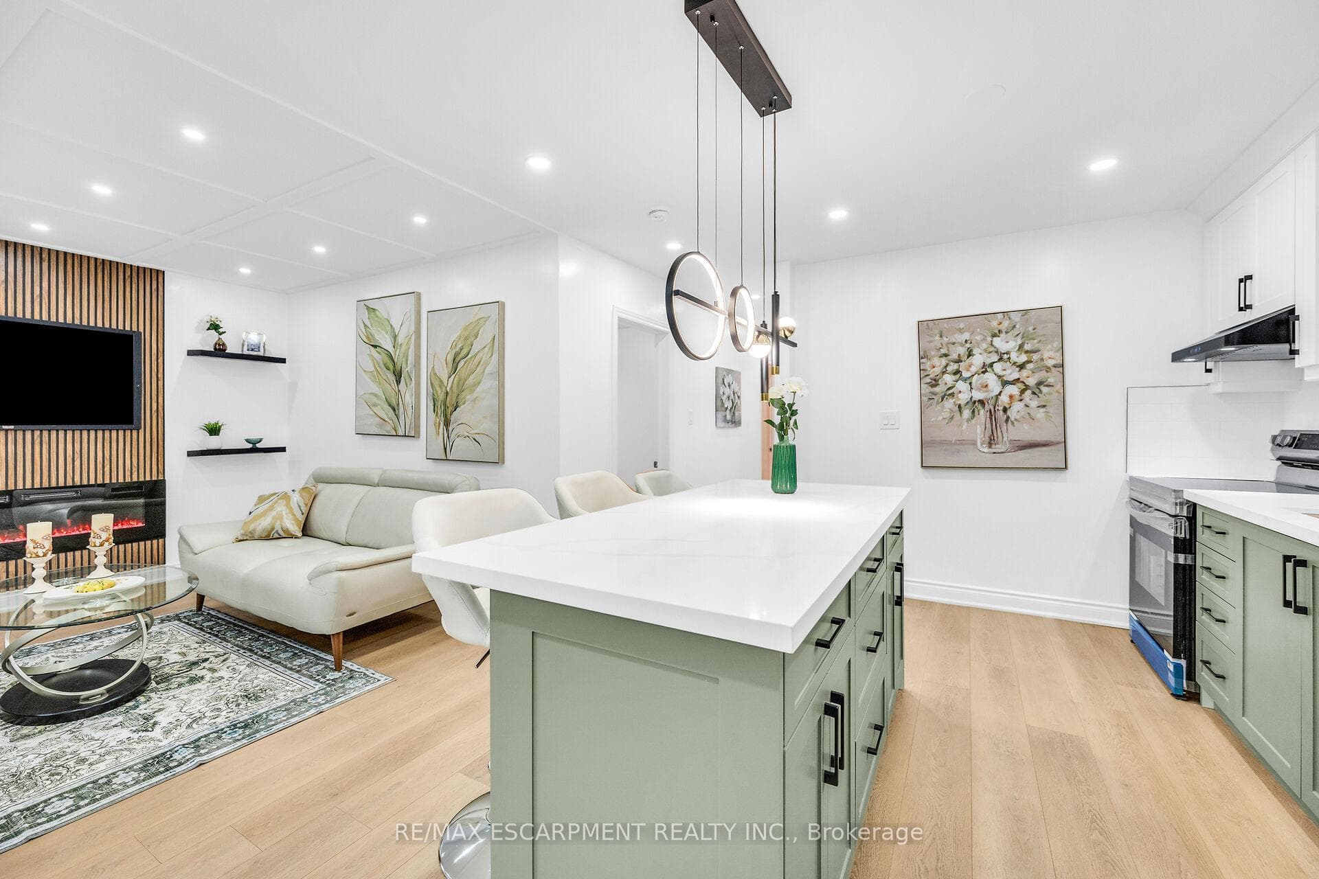 64 VICEROY Court photo 14