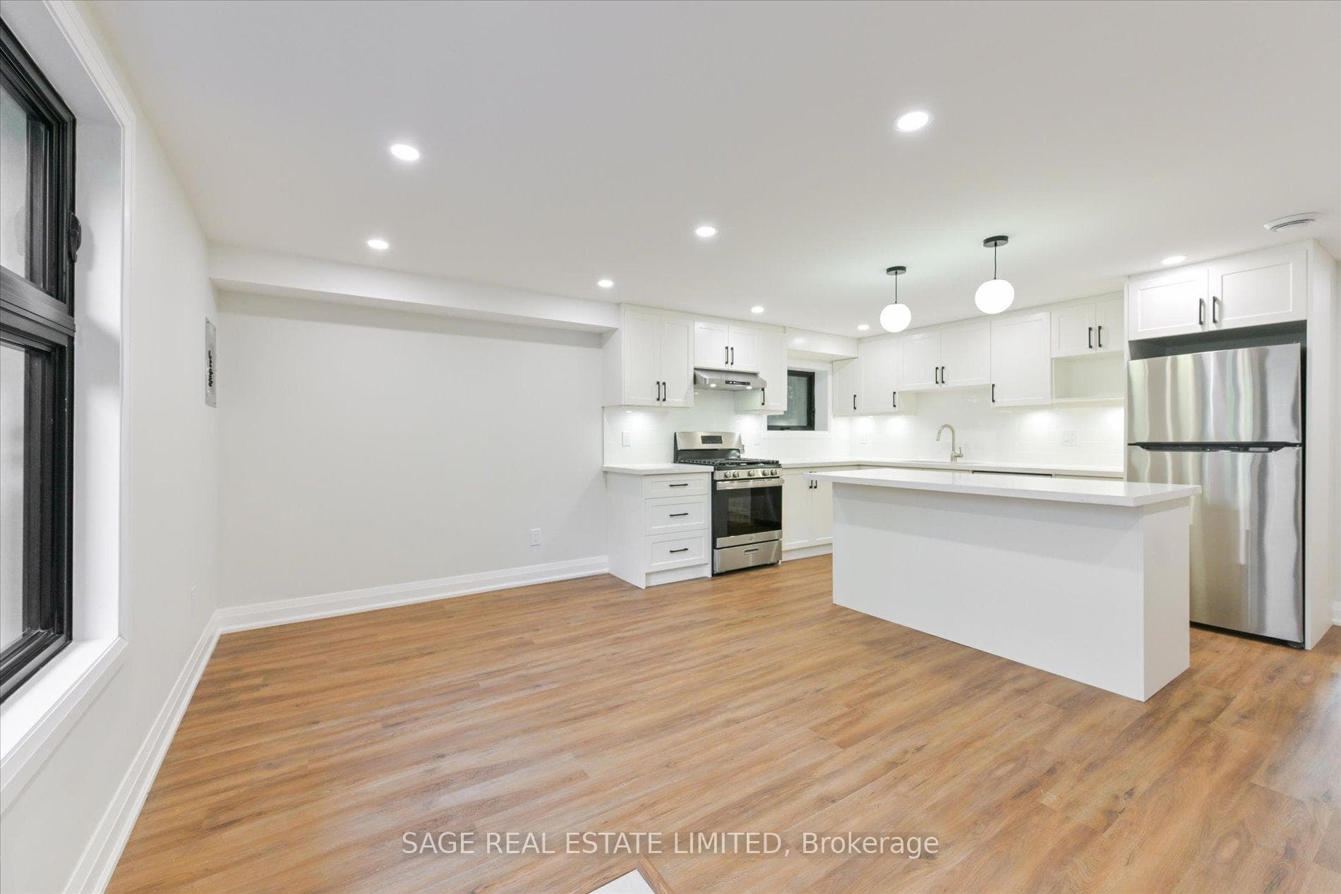 22 Lansdowne Avenue Unit A photo 8