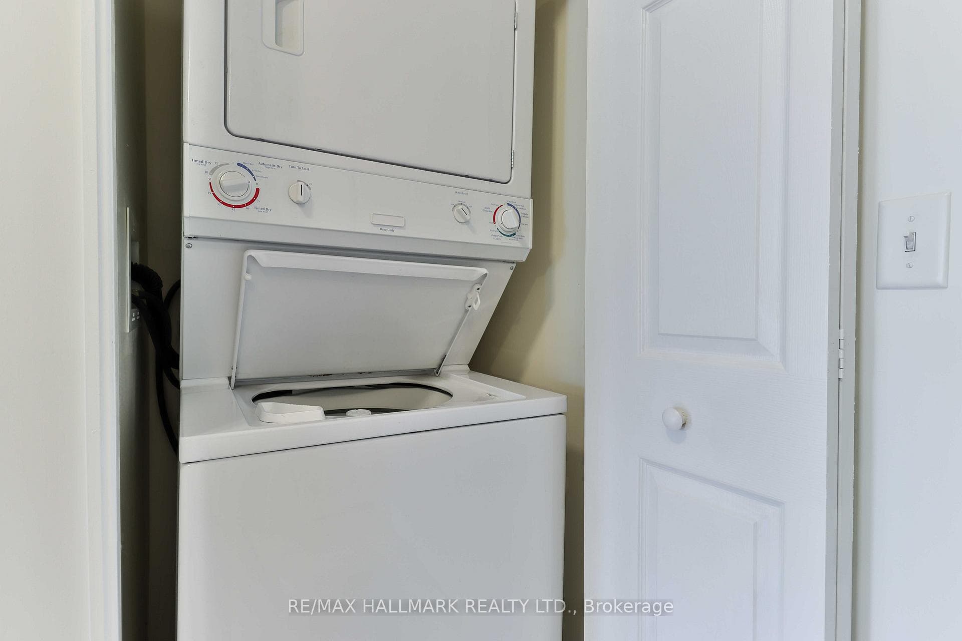9451 Jane Street Unit 207 photo 27