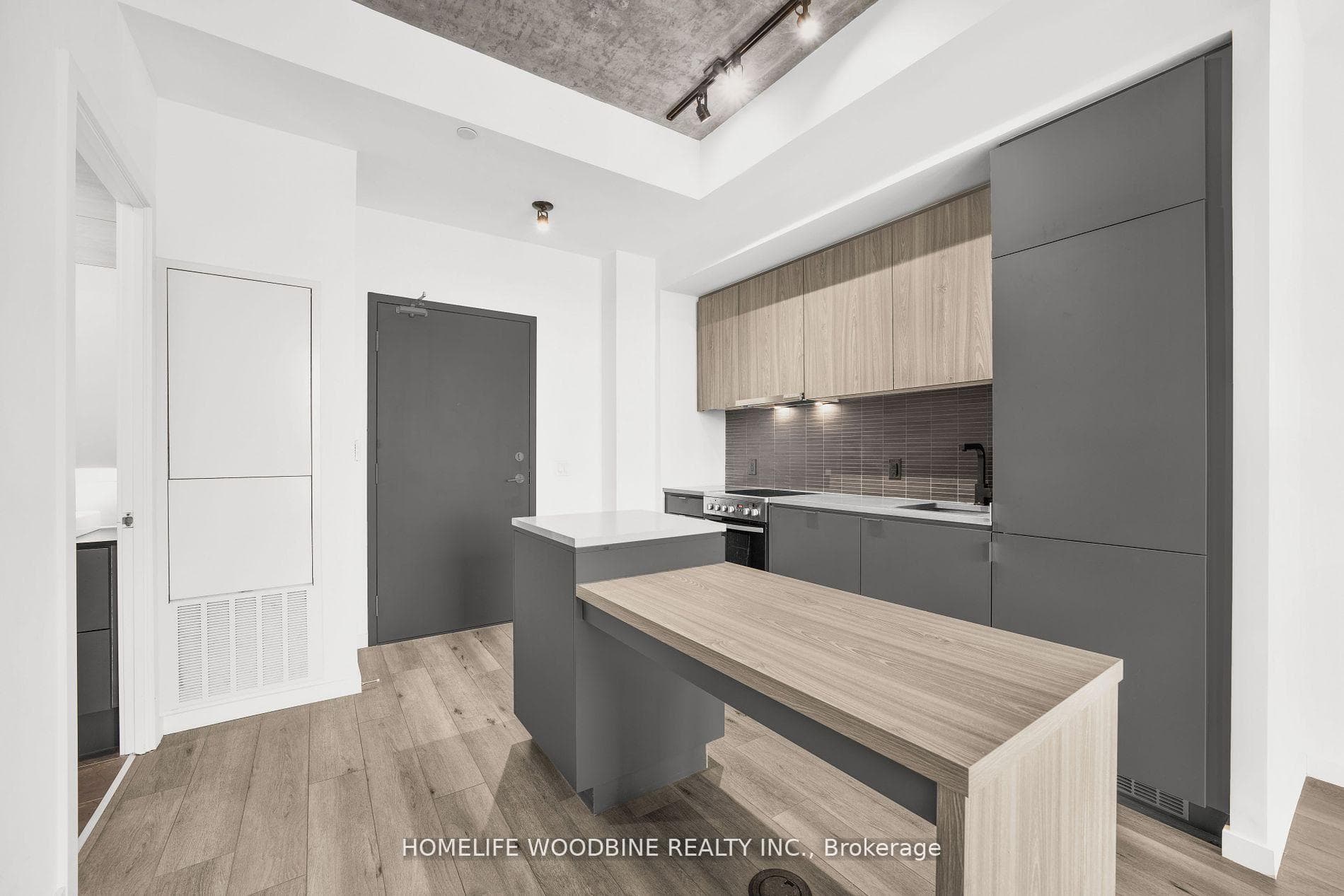 7 Smith Crescent Unit 210 photo 11