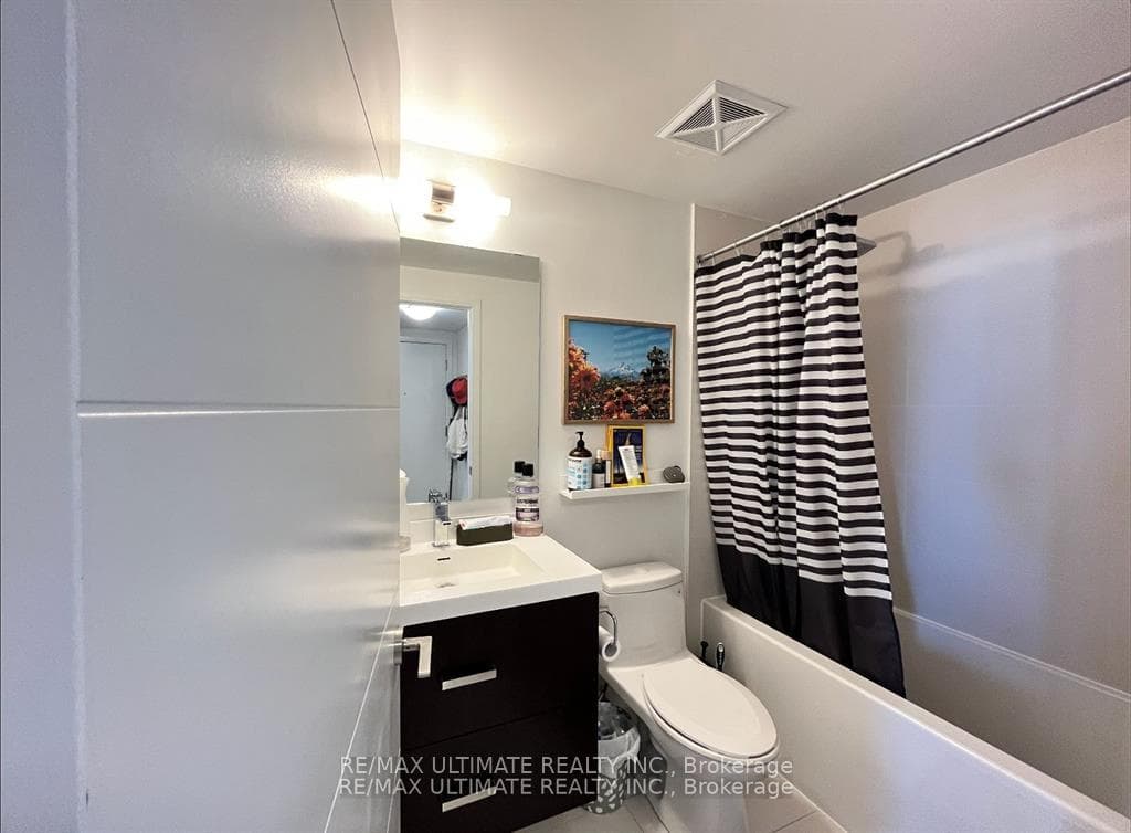50 Wellesley Street Unit 2905 photo 3