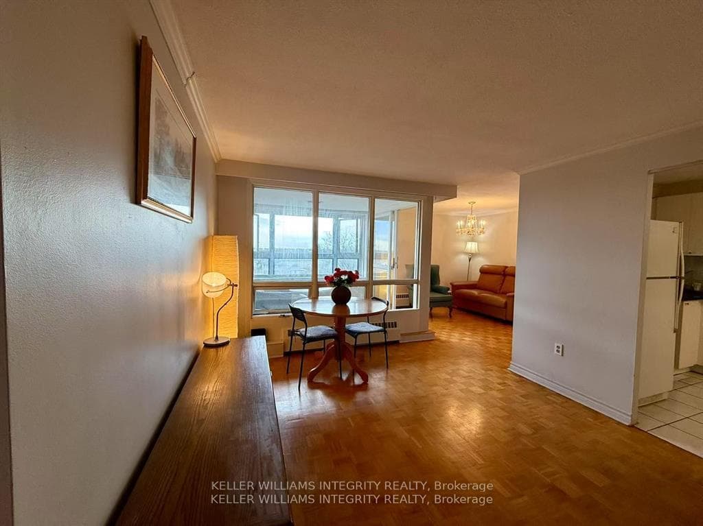1356 Meadowlands Drive Unit 305 photo 12