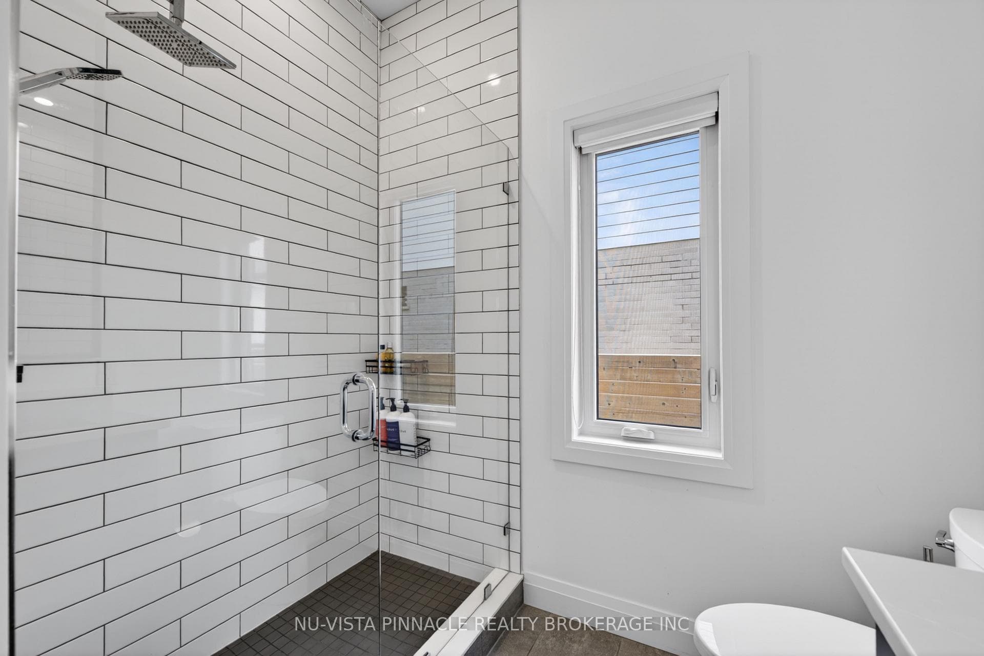 2572 LUCAS Avenue photo 29
